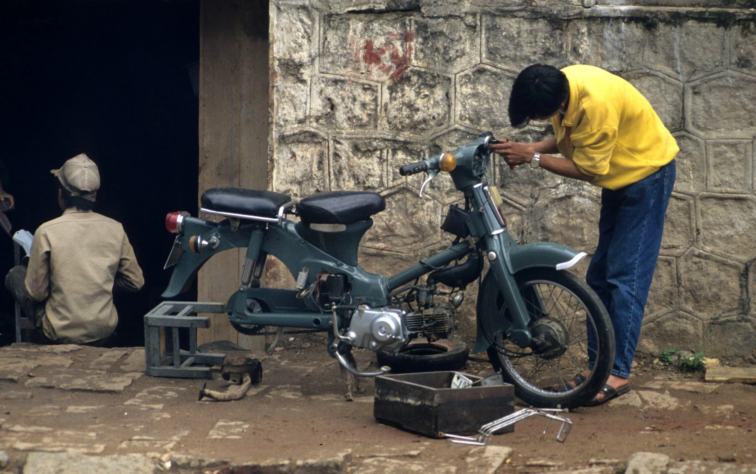 DALAT - MARKET SCENES 1994 (9).jpg