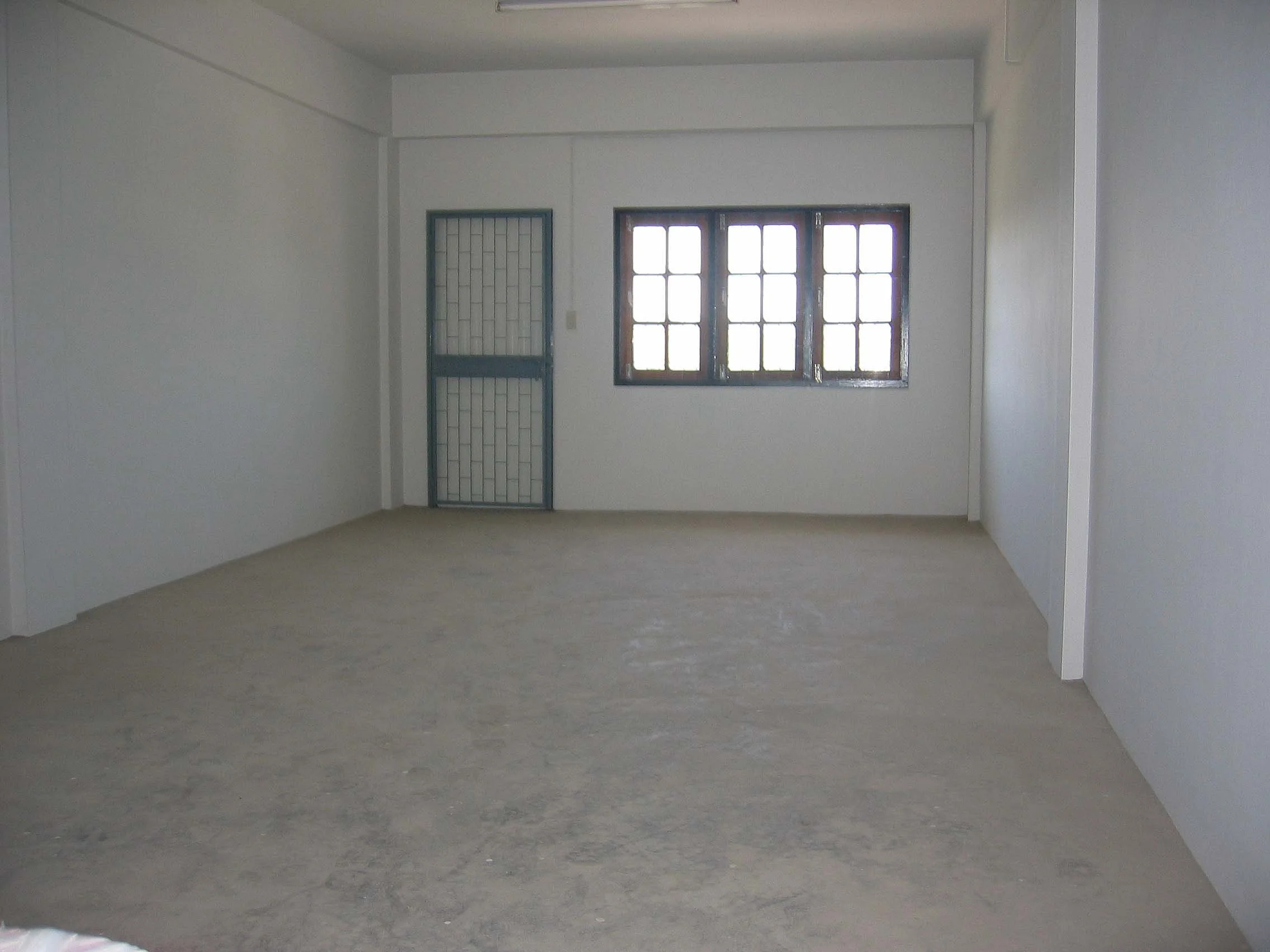 2006 Nakhonsithammarat Townhouse  Pics (9).jpg