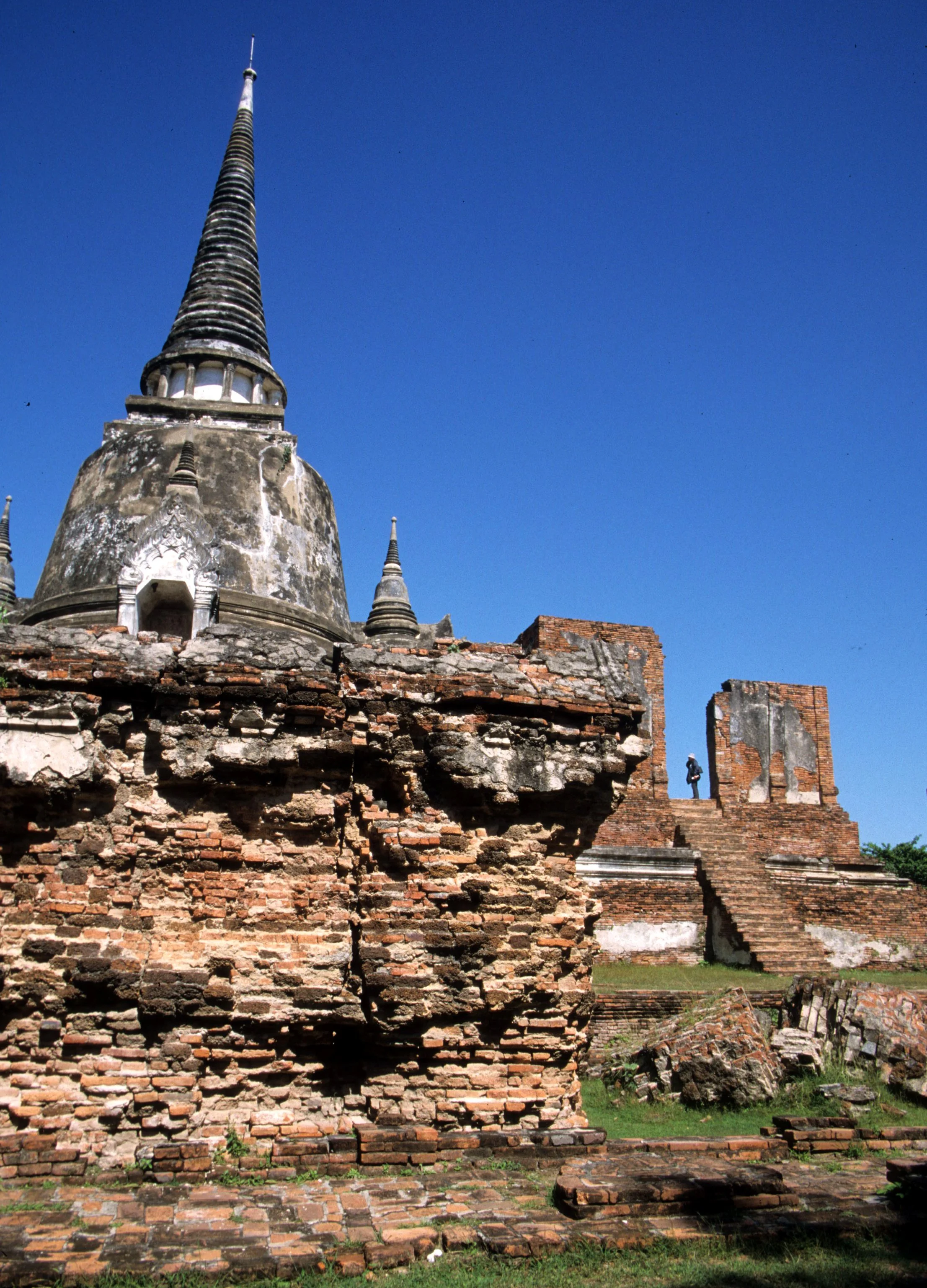 AYUDTHAYA - IMPERIAL PALACE RUINS N.jpg