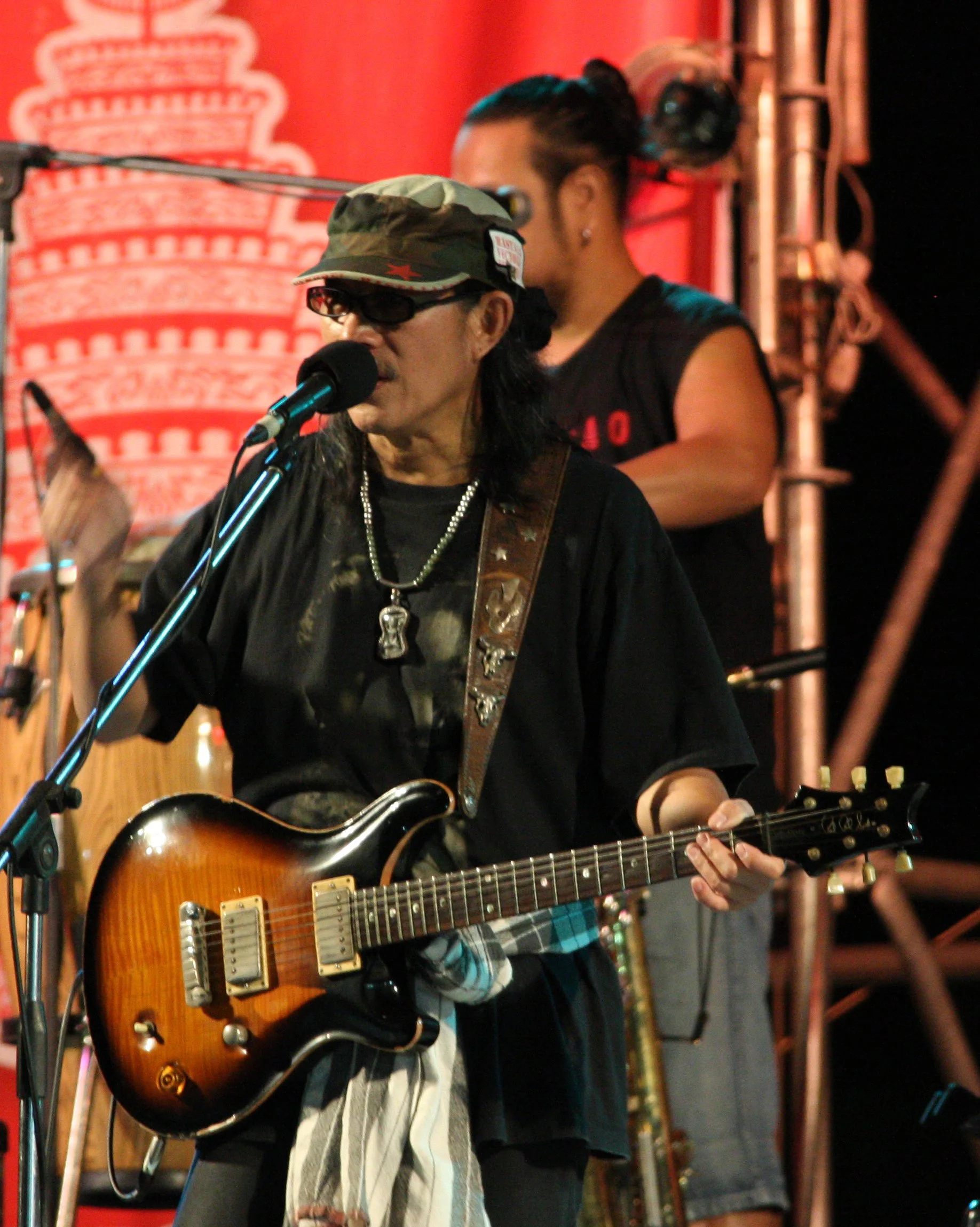 2010-7-18 CARRABAO CONCERT IN NAKHONSITHAMMARAT (69).JPG