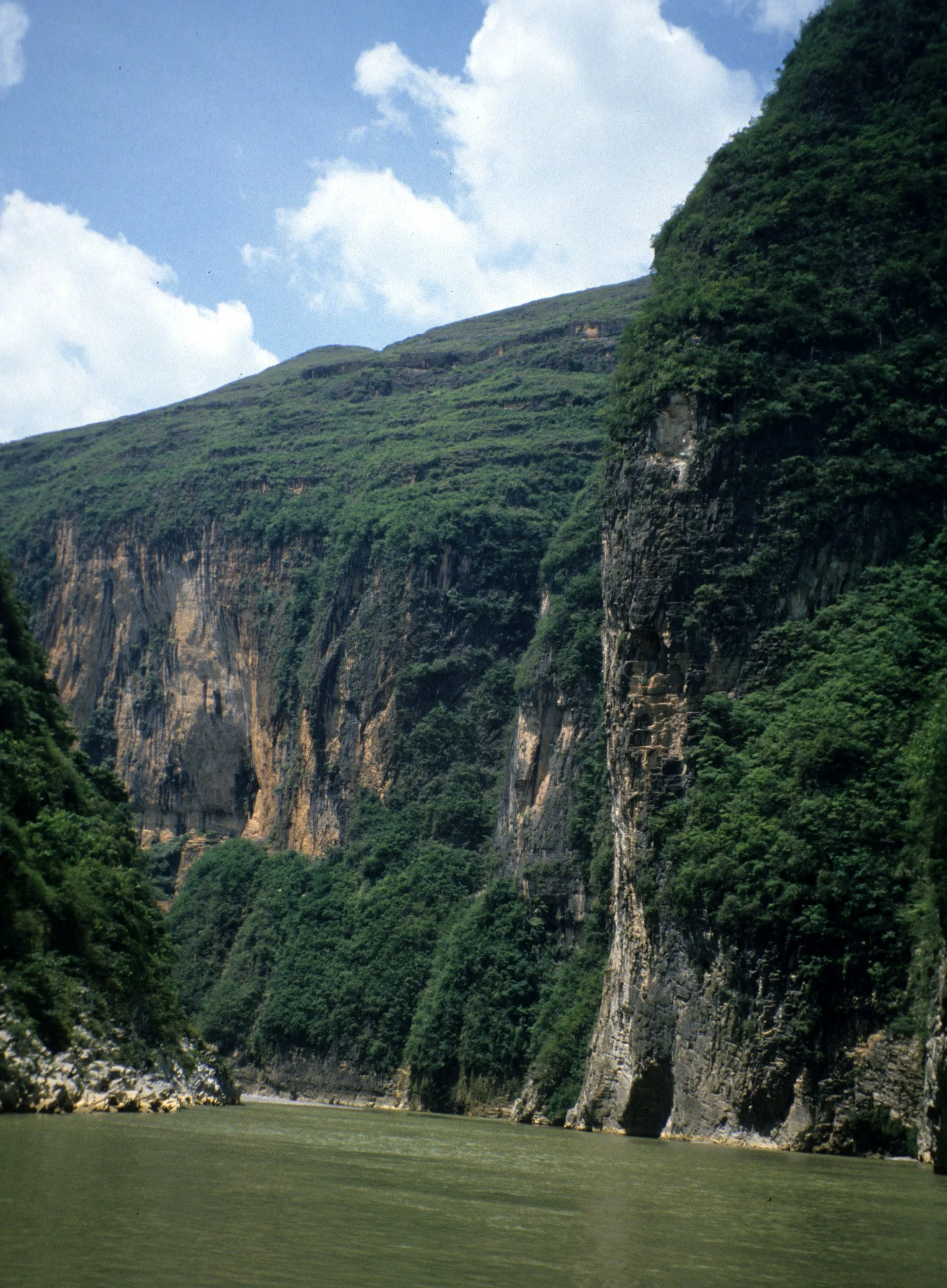 YANGTZE RIVER - THREE GORGES CRUISE - 1994 (4).jpg