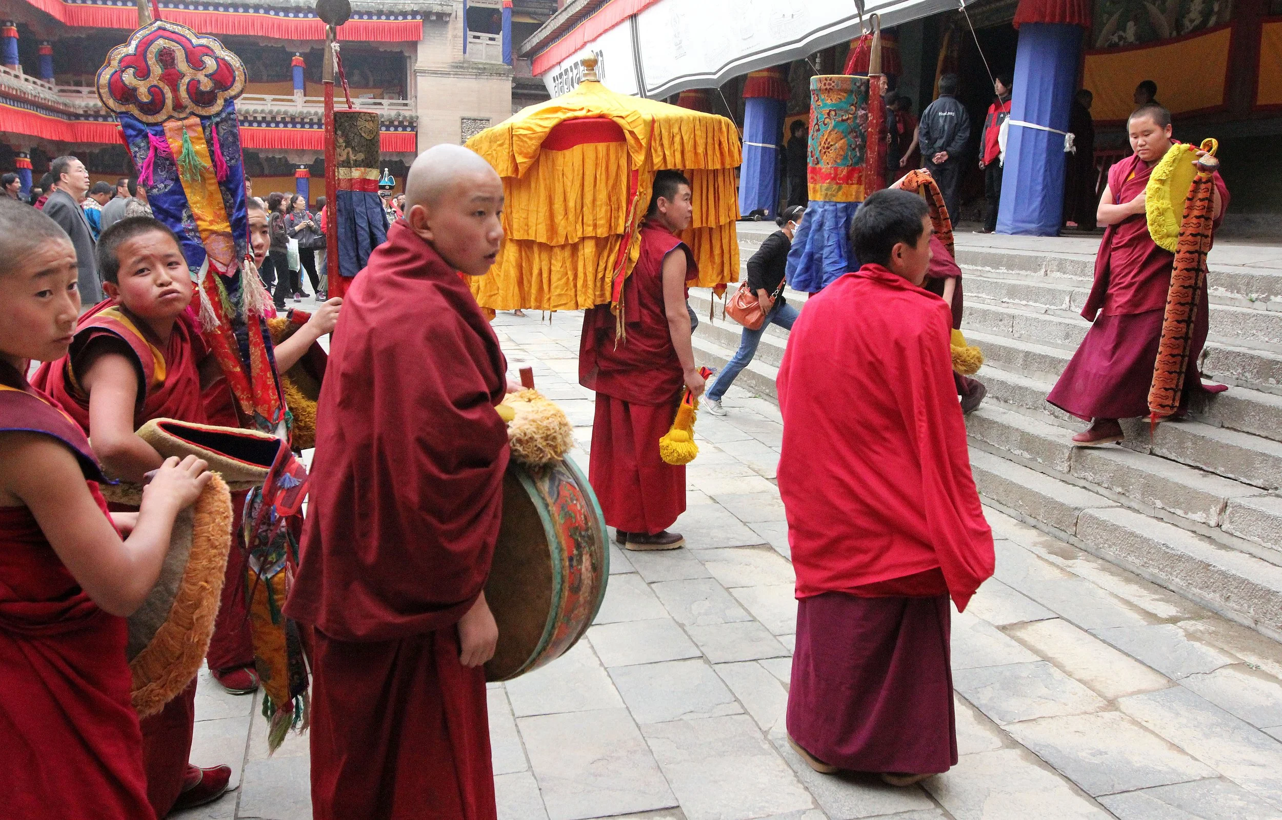 KUMBUM MONASTERY - QINGHAI - SUNNING BUDDHA FESTIVAL 2013 (43).JPG