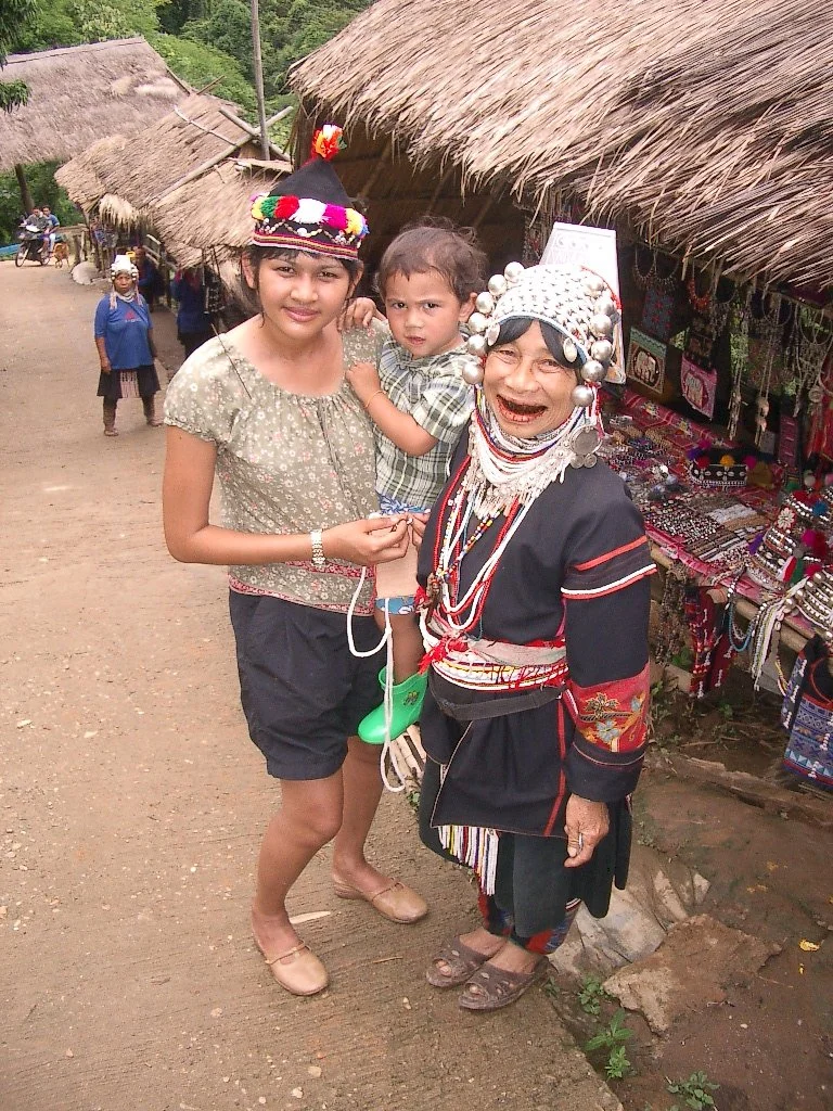 HILLTRIBE - AKHA LADIES NEAR CHIANG RAI - 2004 (2).JPG