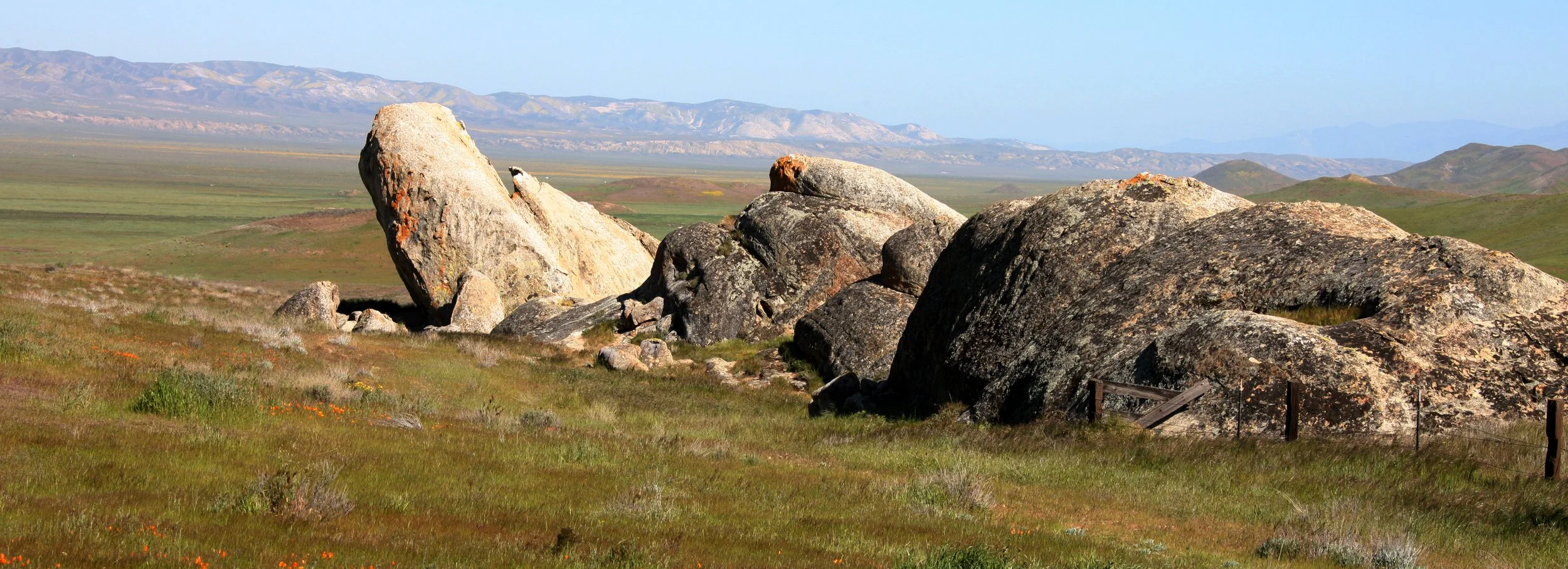 CARRIZO PLAIN NATIONAL MONUMENT - SELBY ROCKS - ROADTRIP 2010.JPG