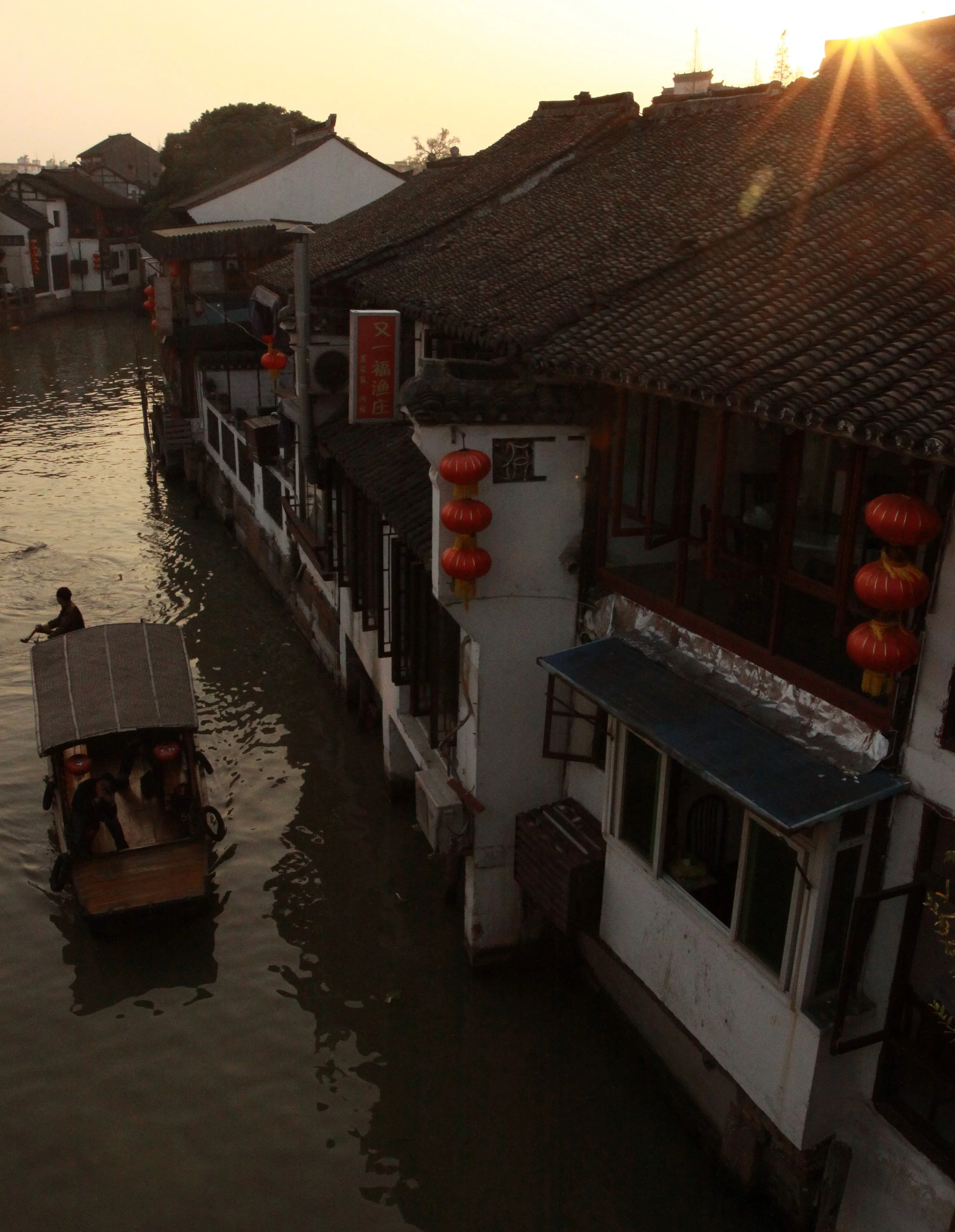 ZHUJIAJIAO WATER TOWN - NOVEMBER 20 2011 (175).JPG