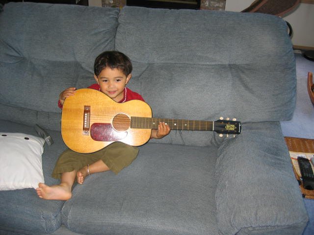 2005-6-11 COKIE PLAYING GUITAR.jpg