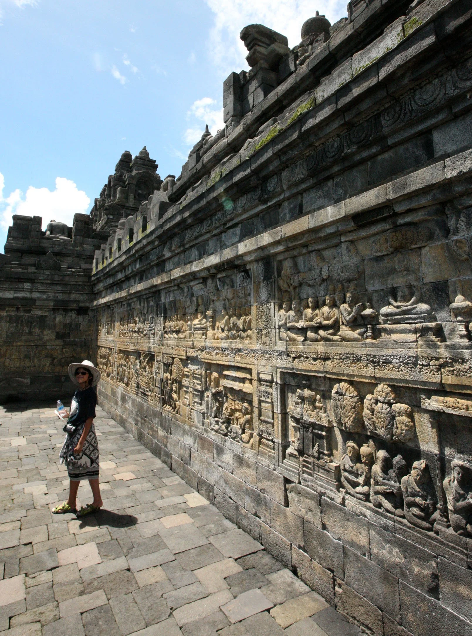 BOROBUDUR RUINS - YOGYAKARTA INDONESIA (21).JPG