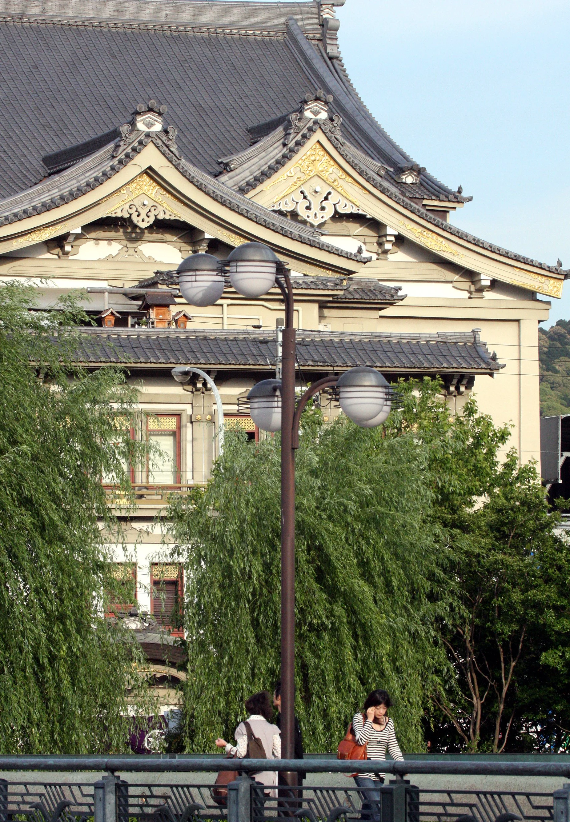 KYOTO - MAY 2009 - KABUKIZA - KABUKI THEATER (4).JPG