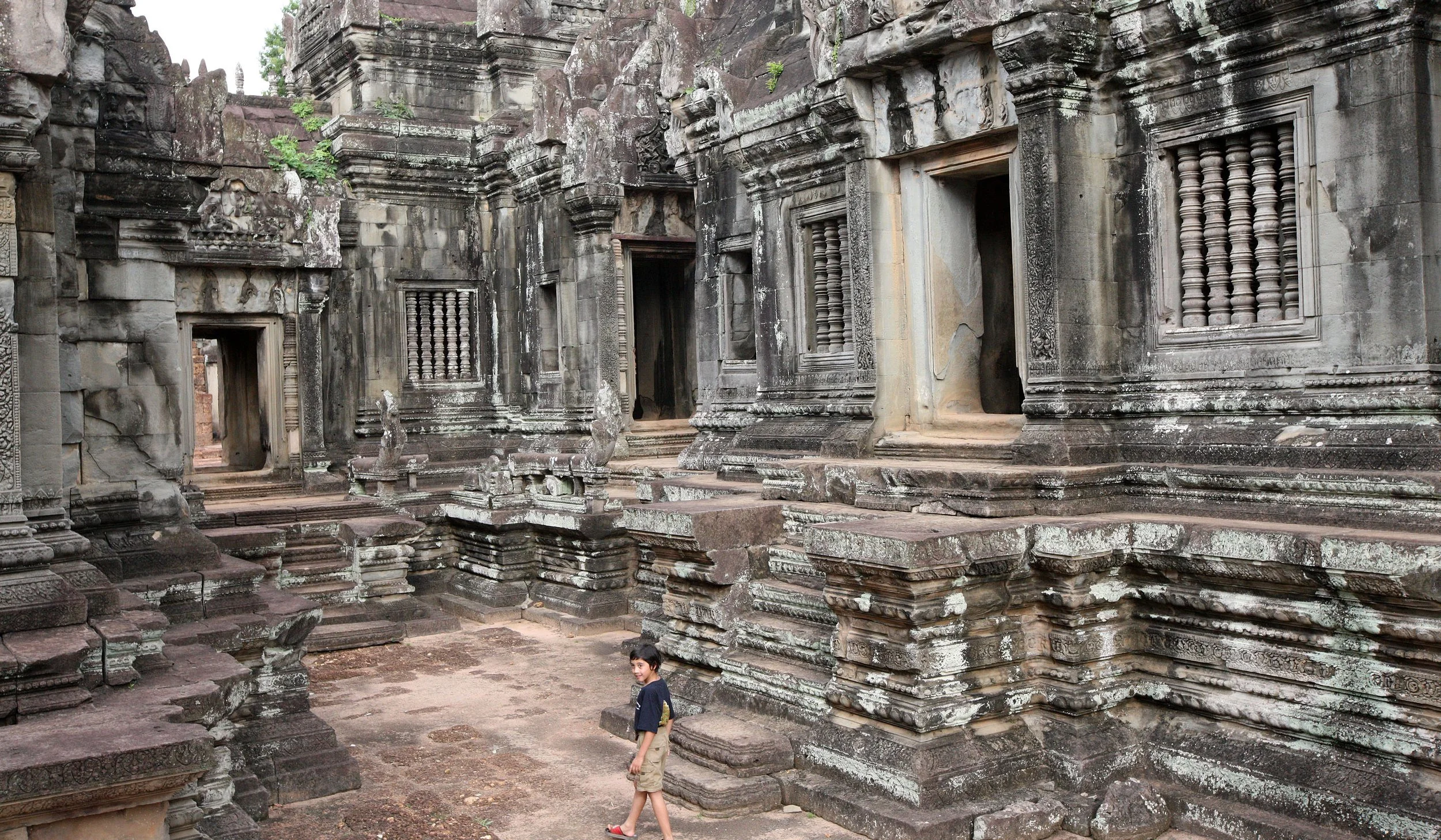 BANTEAY SAMRE TEMPLE - CAMBODIA (9).JPG