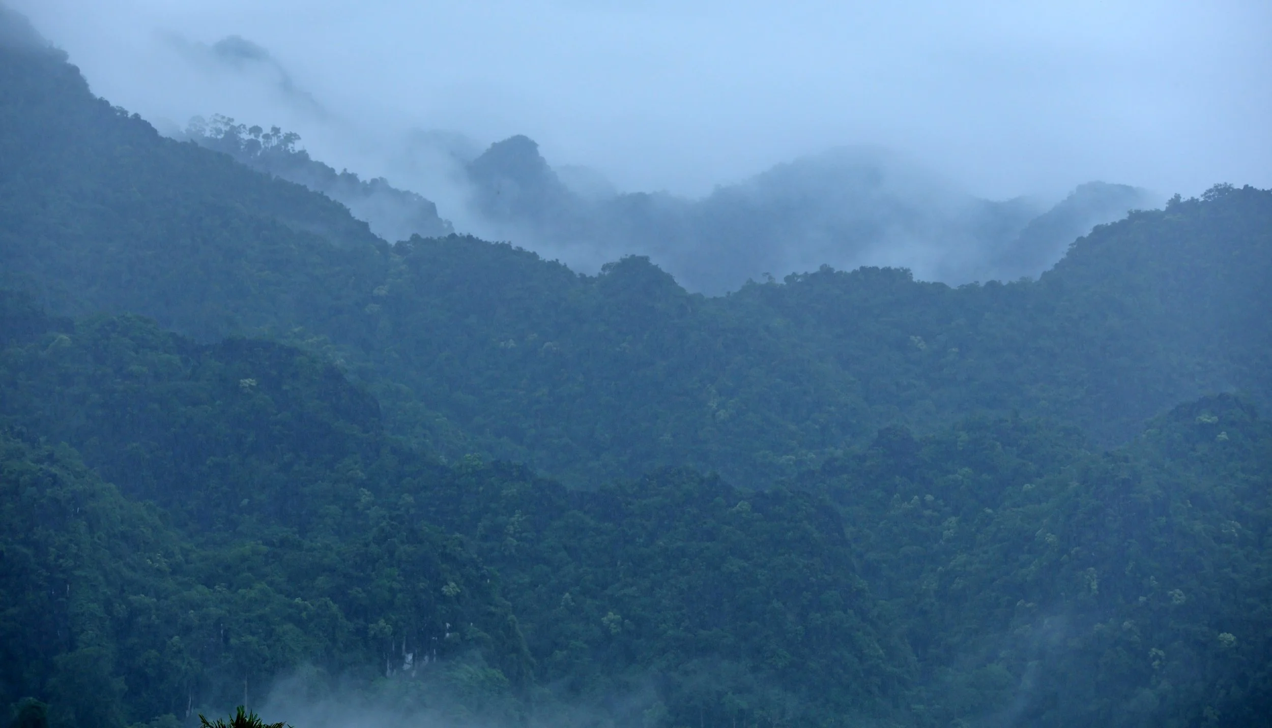 Phu Langka Viewpoint - Phayao Province Thailand - Thale Mog (1).jpg