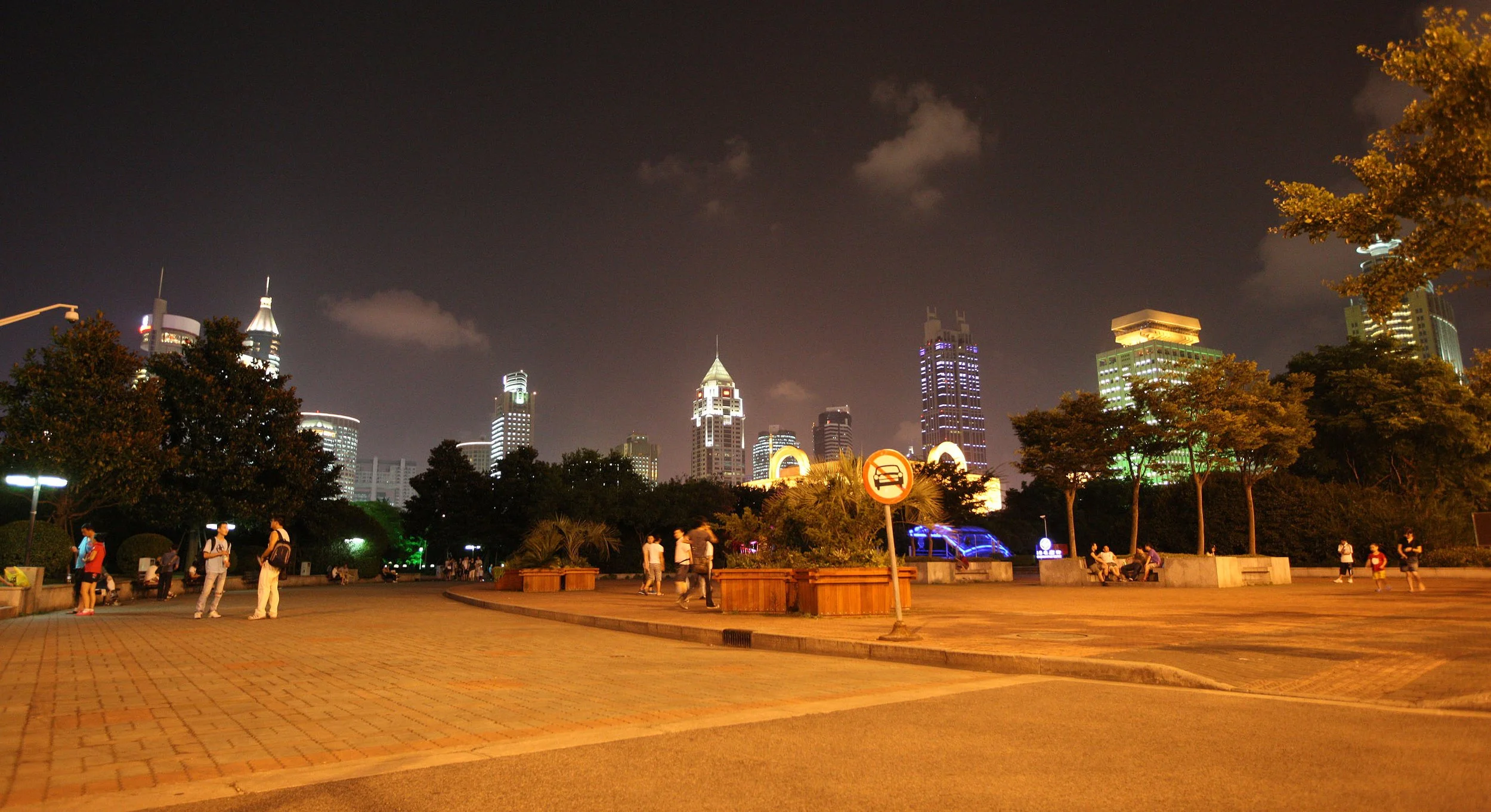 SHANGHAI - NIGHT OUT ON THE TOWN - PEOPLE'S SQUARE (13).JPG