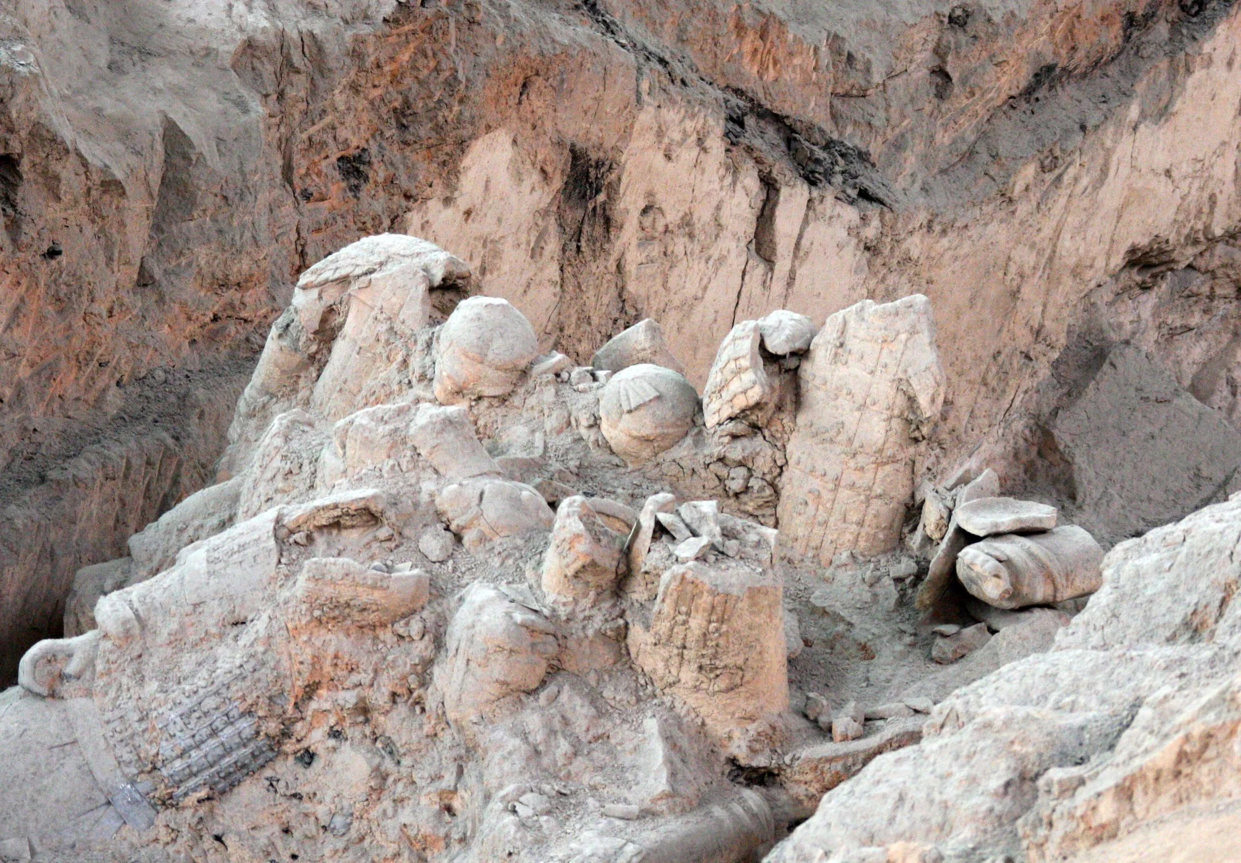 XIAN - TERRA COTTA WARRIORS - MARCH 2011 (77).JPG