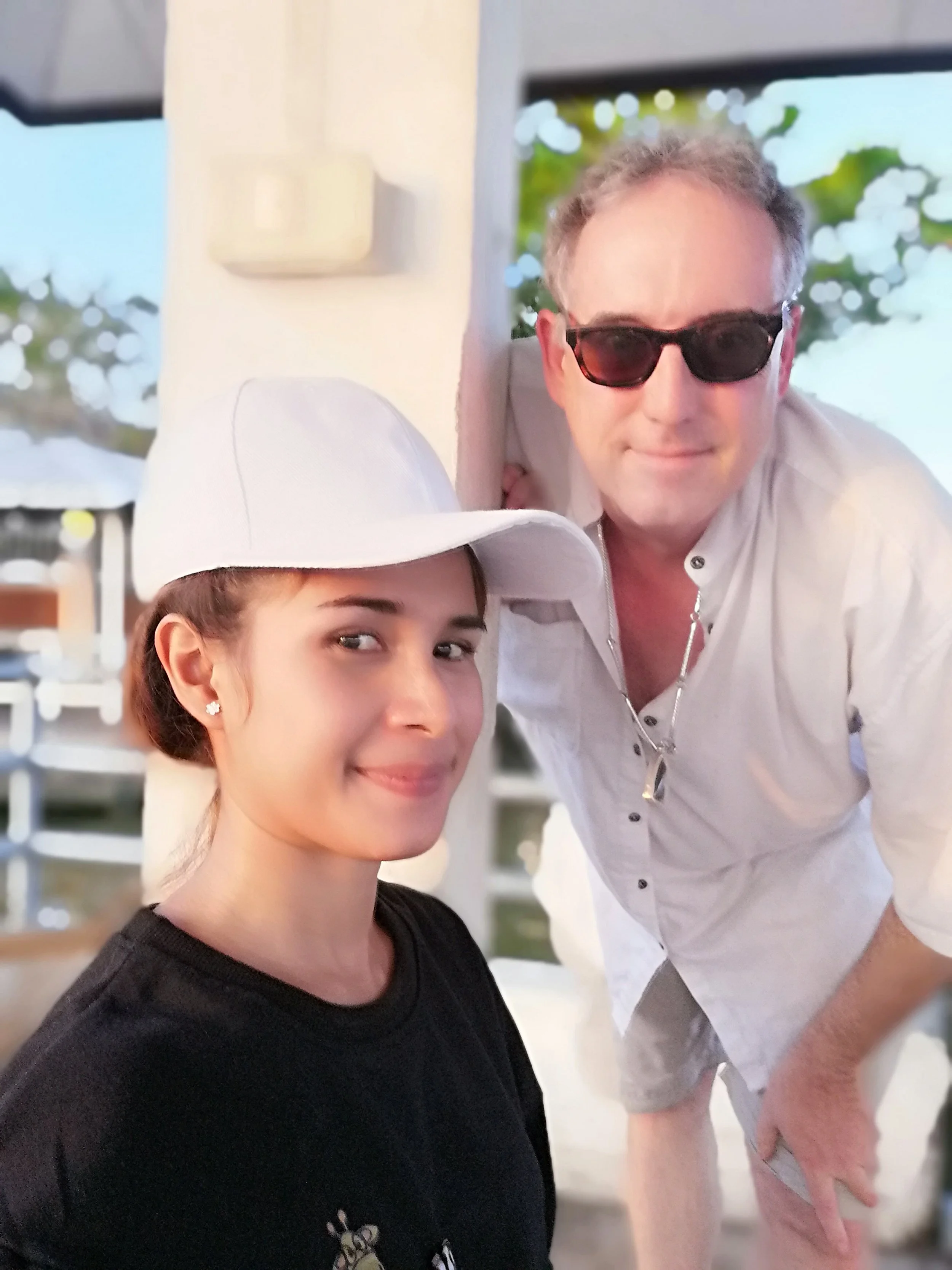 2018 Pics with Gift in Thailand (54).jpg