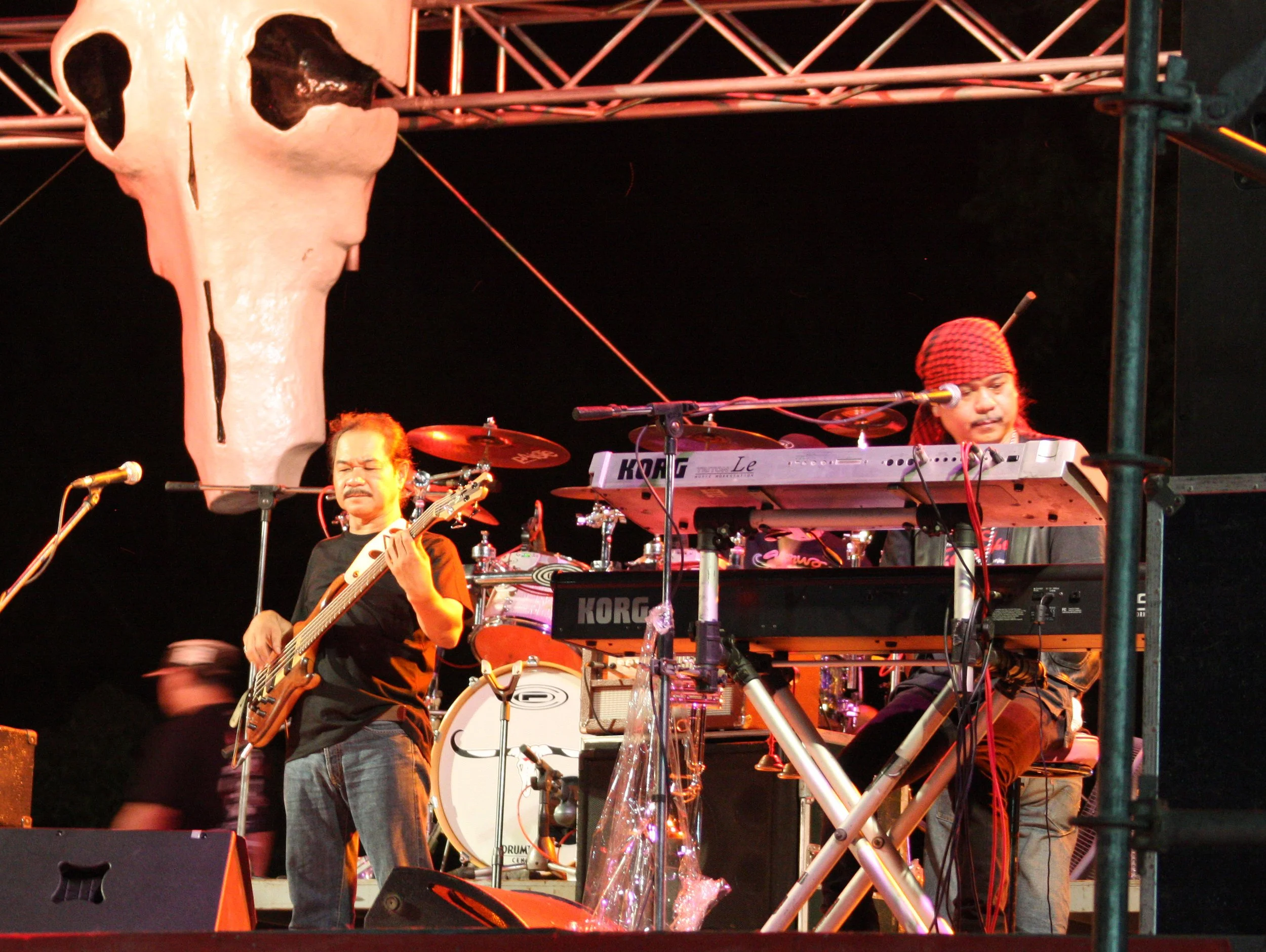 2010-7-18 CARRABAO CONCERT IN NAKHONSITHAMMARAT (25).JPG