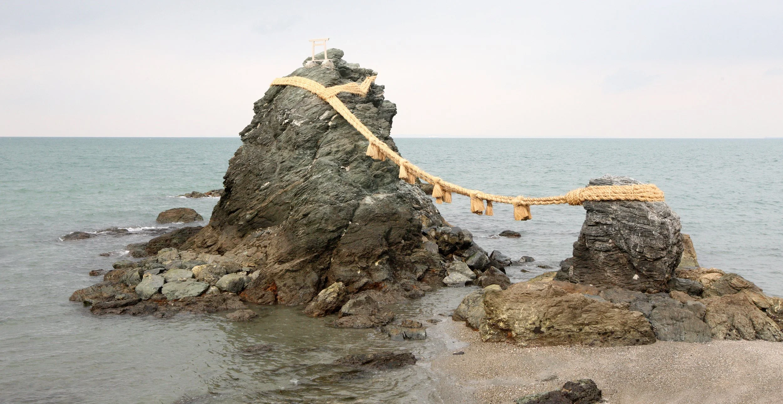 MEOTO IWA ROCKS AND SHRINE NEAR TOBA JAPAN (8).JPG