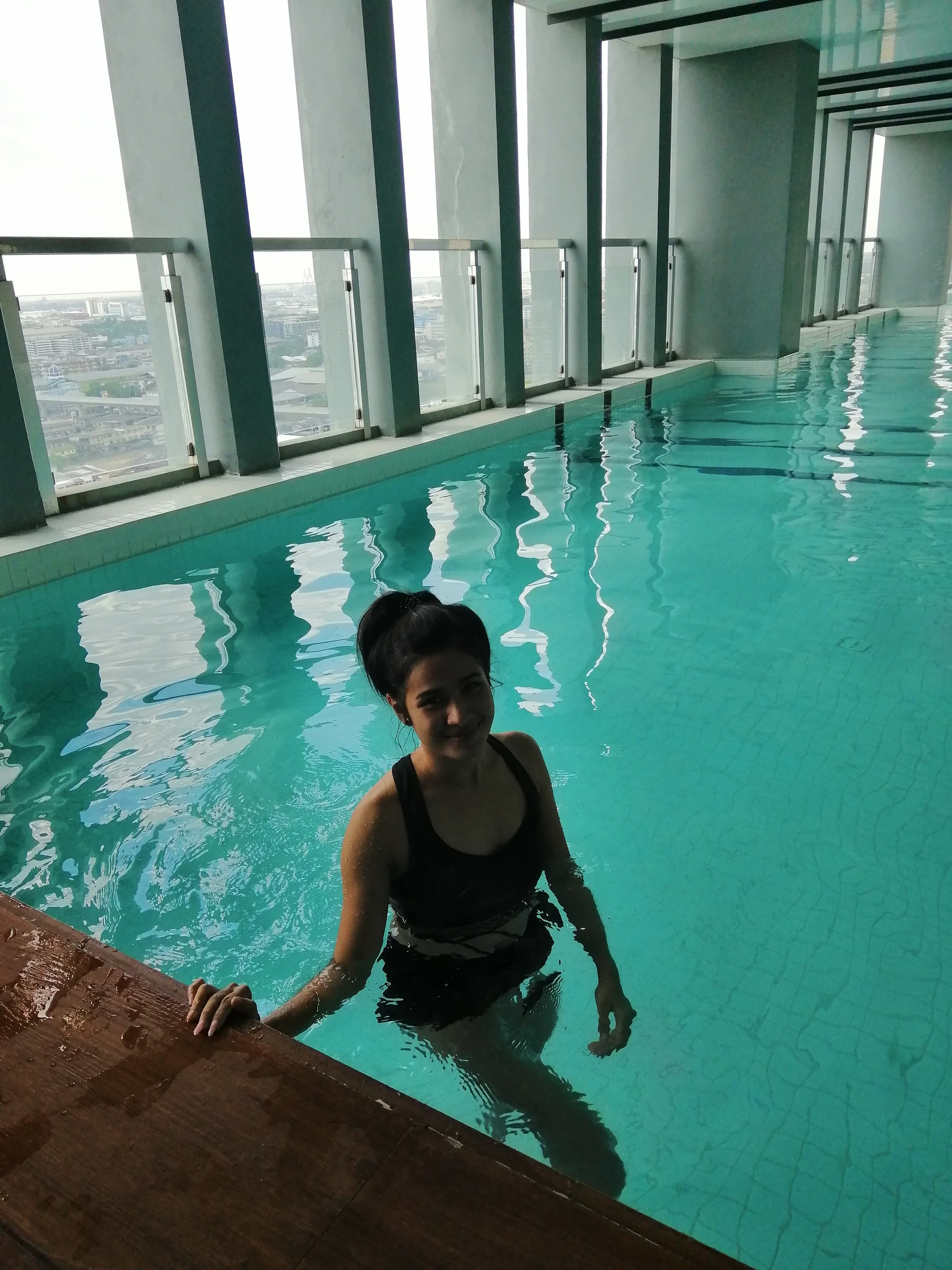 2018 Pics with Gift in Thailand (145).jpg