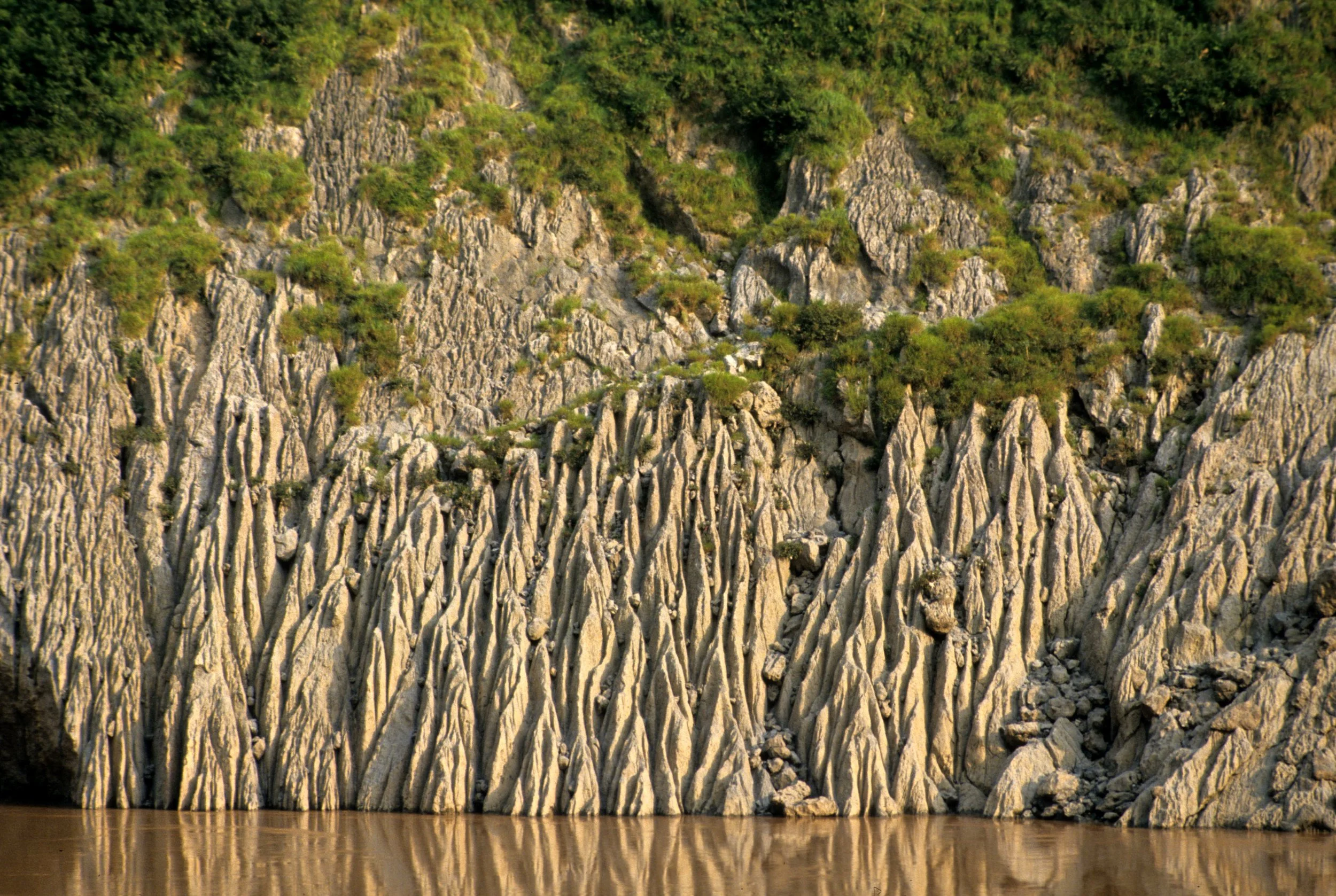 YANGTZE RIVER SCENERY - 1994 (2).jpg