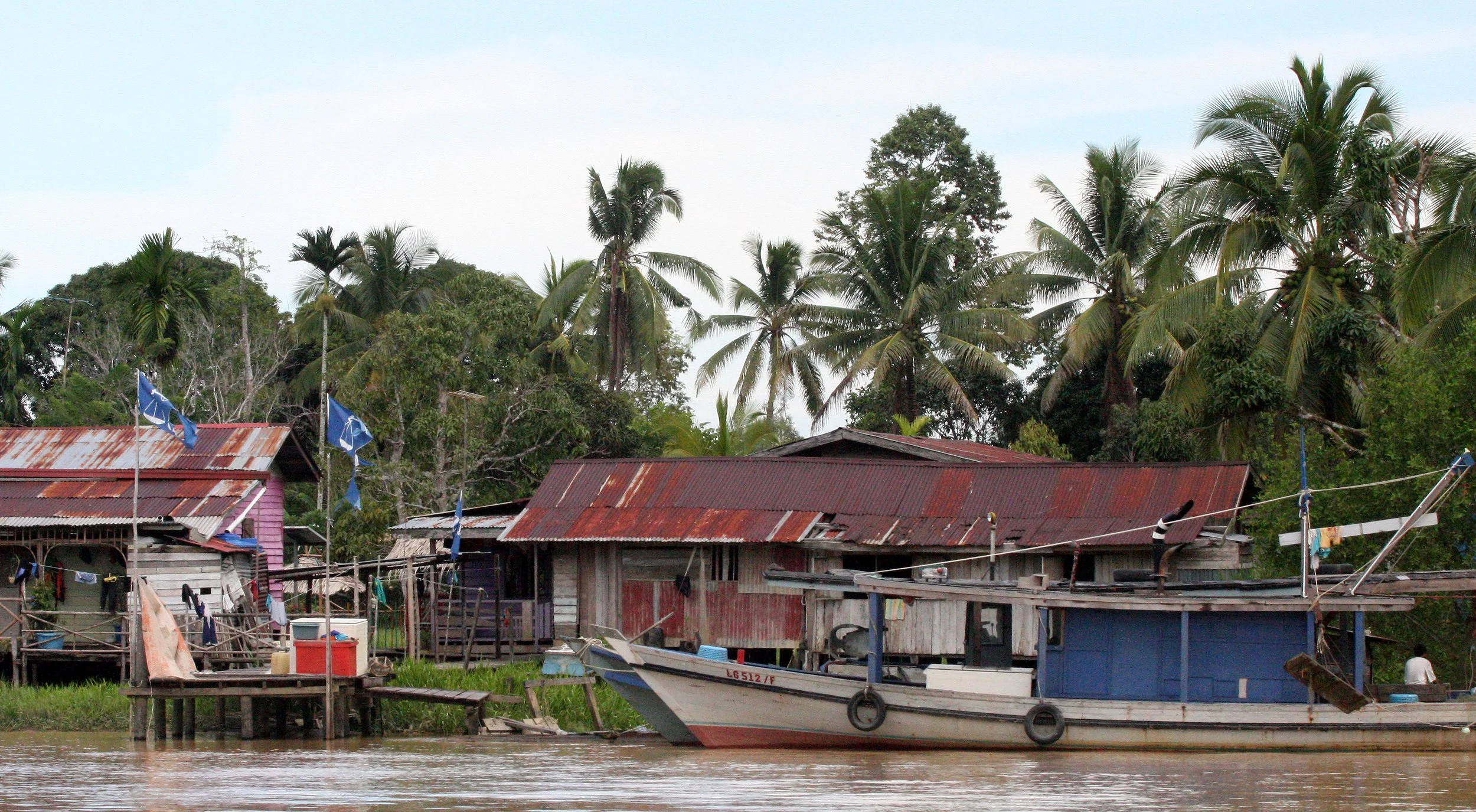 KINABATANGAN RIVER BORNEO - SUKAU VILLAGE (2).JPG