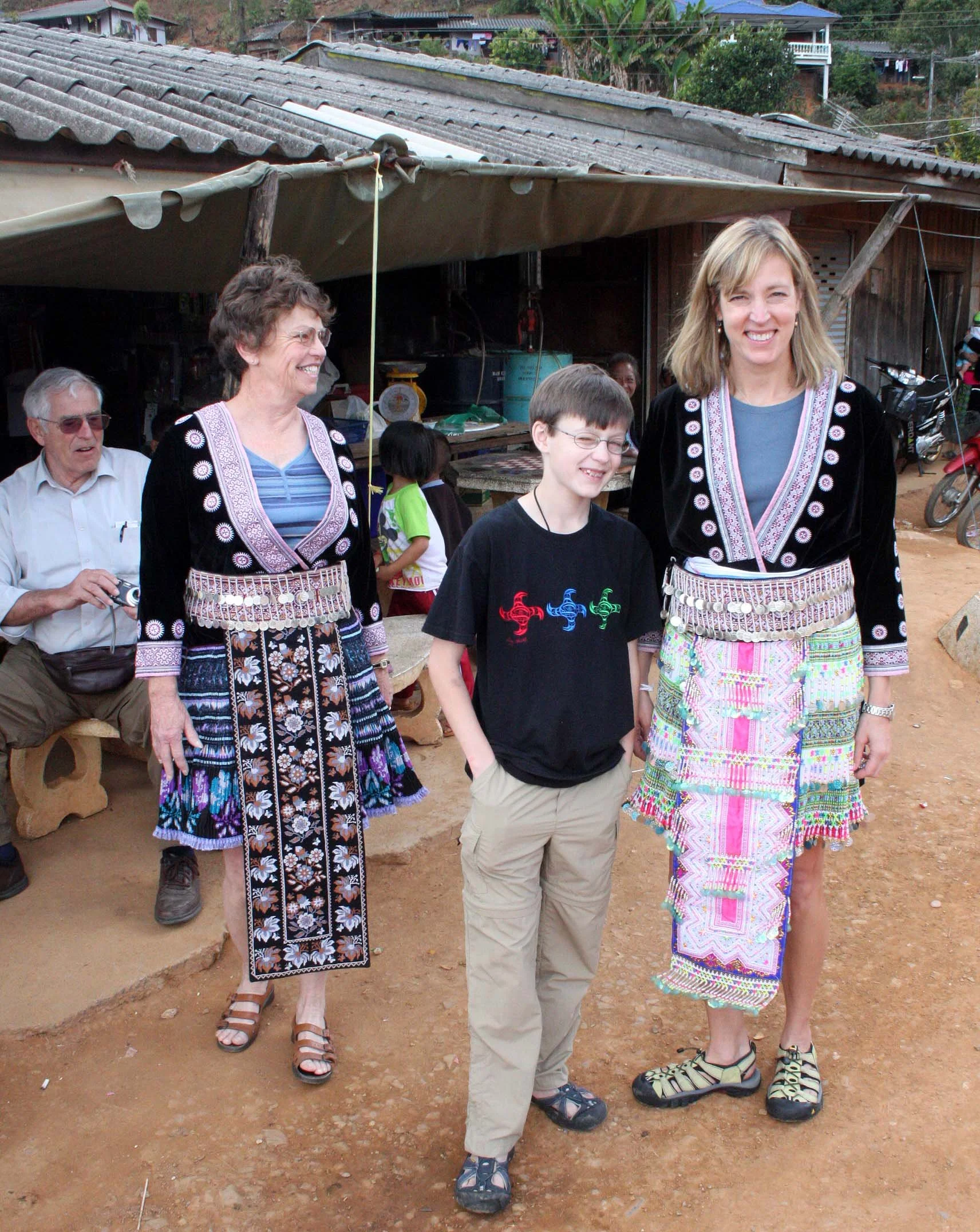 HILLTRIBE - HMONG VILLAGE - MAE RIM - YING MI - CHRISTMAS IN THAILAND TRIP 2008 (8).JPG