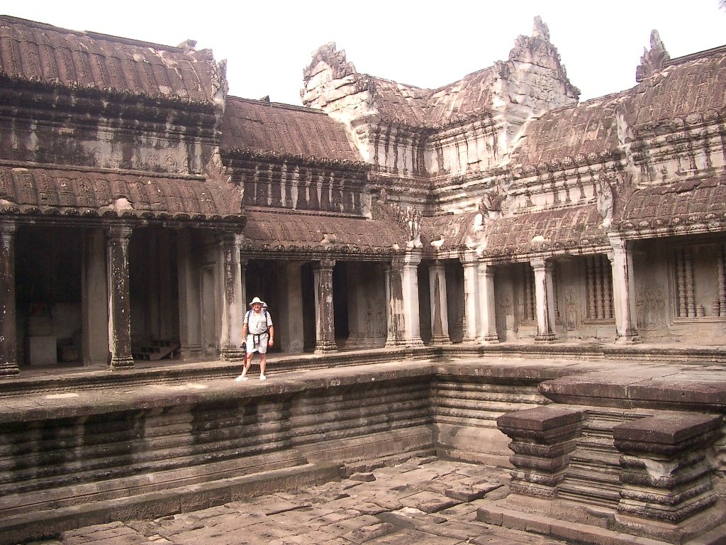 ANGKOR - ANGKOR WAT TEMPLE - CAMBODIA (31).JPG