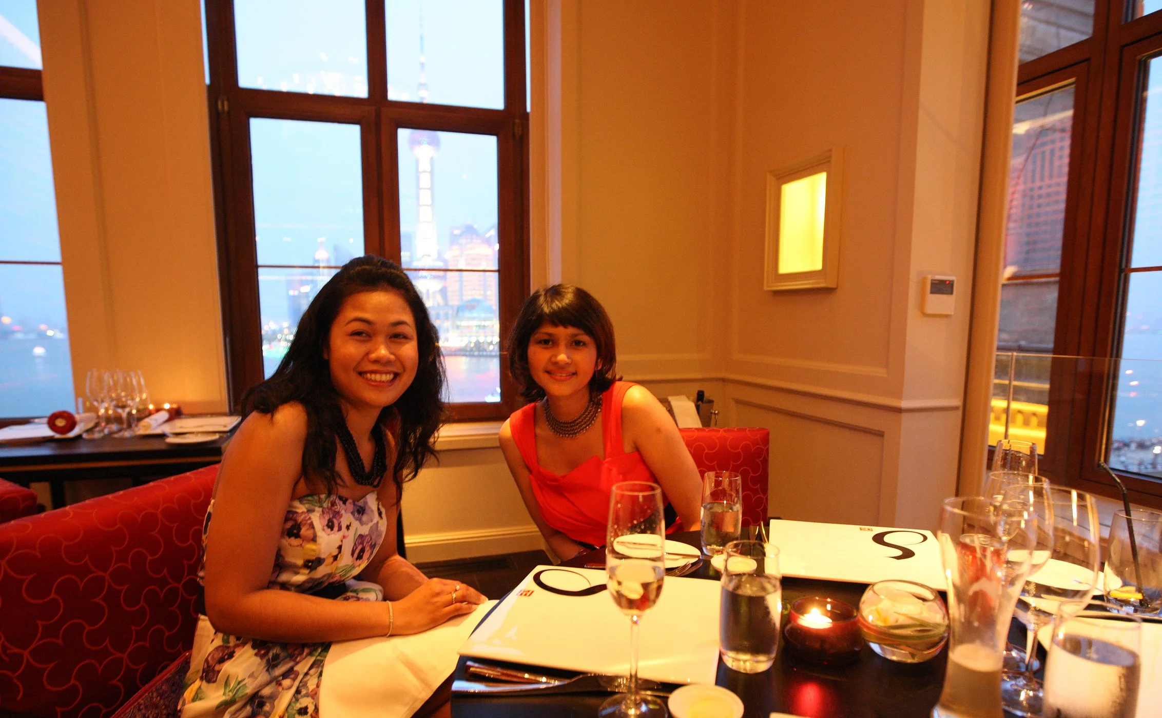 2011-4-29 NIGHT AT SHOOK AT 19 BUND SHANGHAI (124).JPG