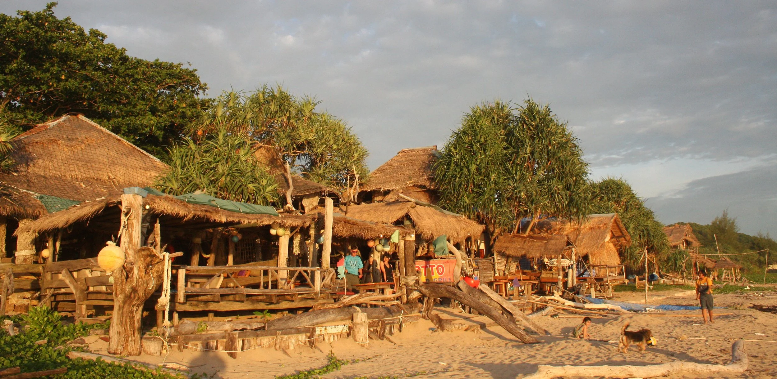 KOH LANTA - 2008 -  SUNSET AT OTTO'S (9).JPG