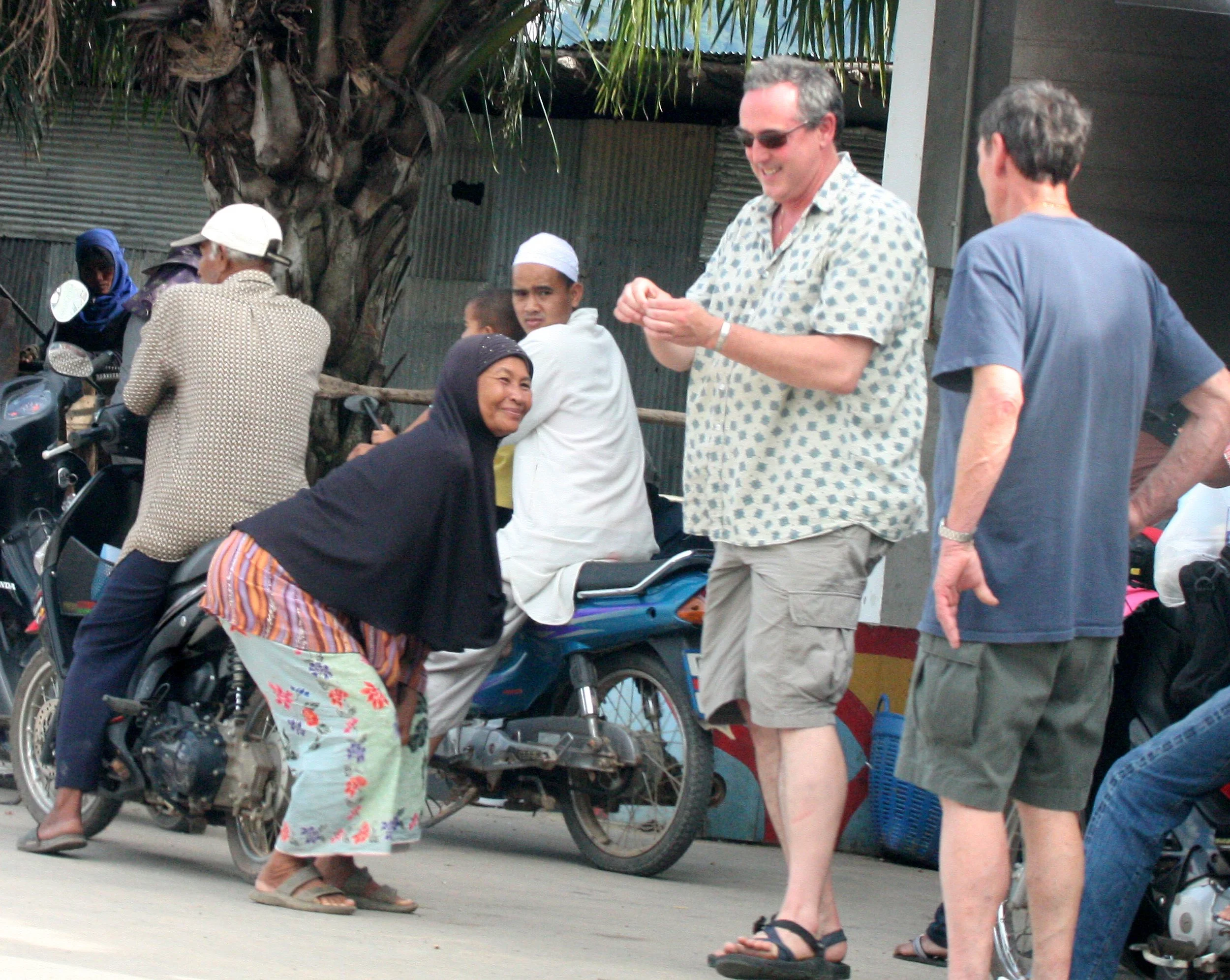 KOH LANTA - 2008 - HANGING ON THE ISLANDS (9).JPG