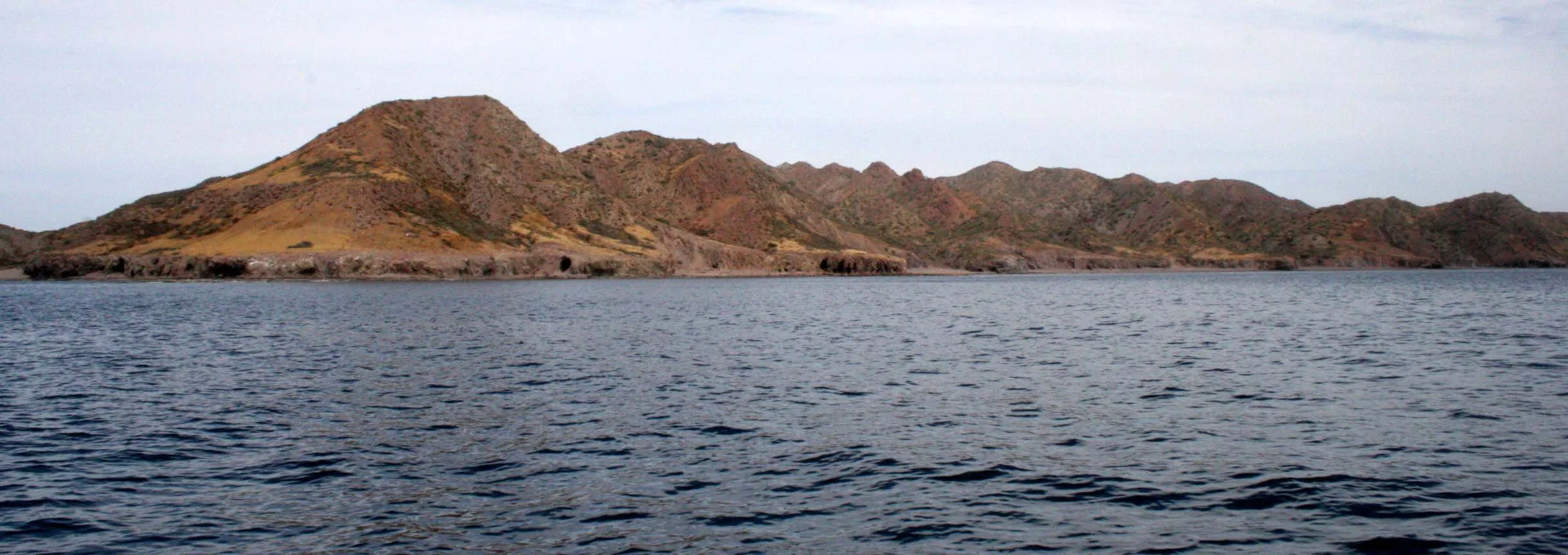 ISLA MONTSERRAT - BAHIA DE LORETO.JPG