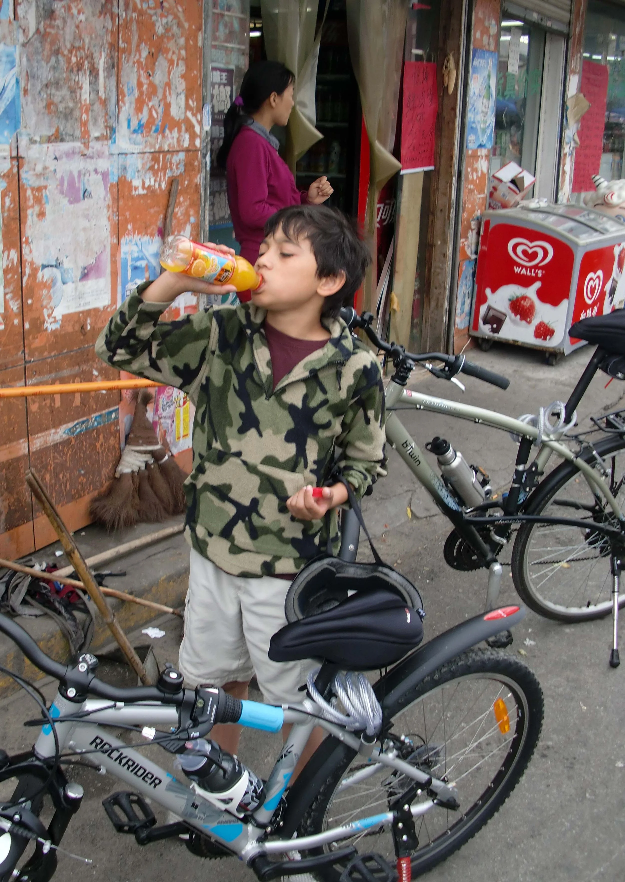 OCTOBER 2011 NATIONAL HOLIDAY VACATION IN SHANGHAI - BIKE RIDE TO OUR VILLAGE IN JINQIAO (16).JPG