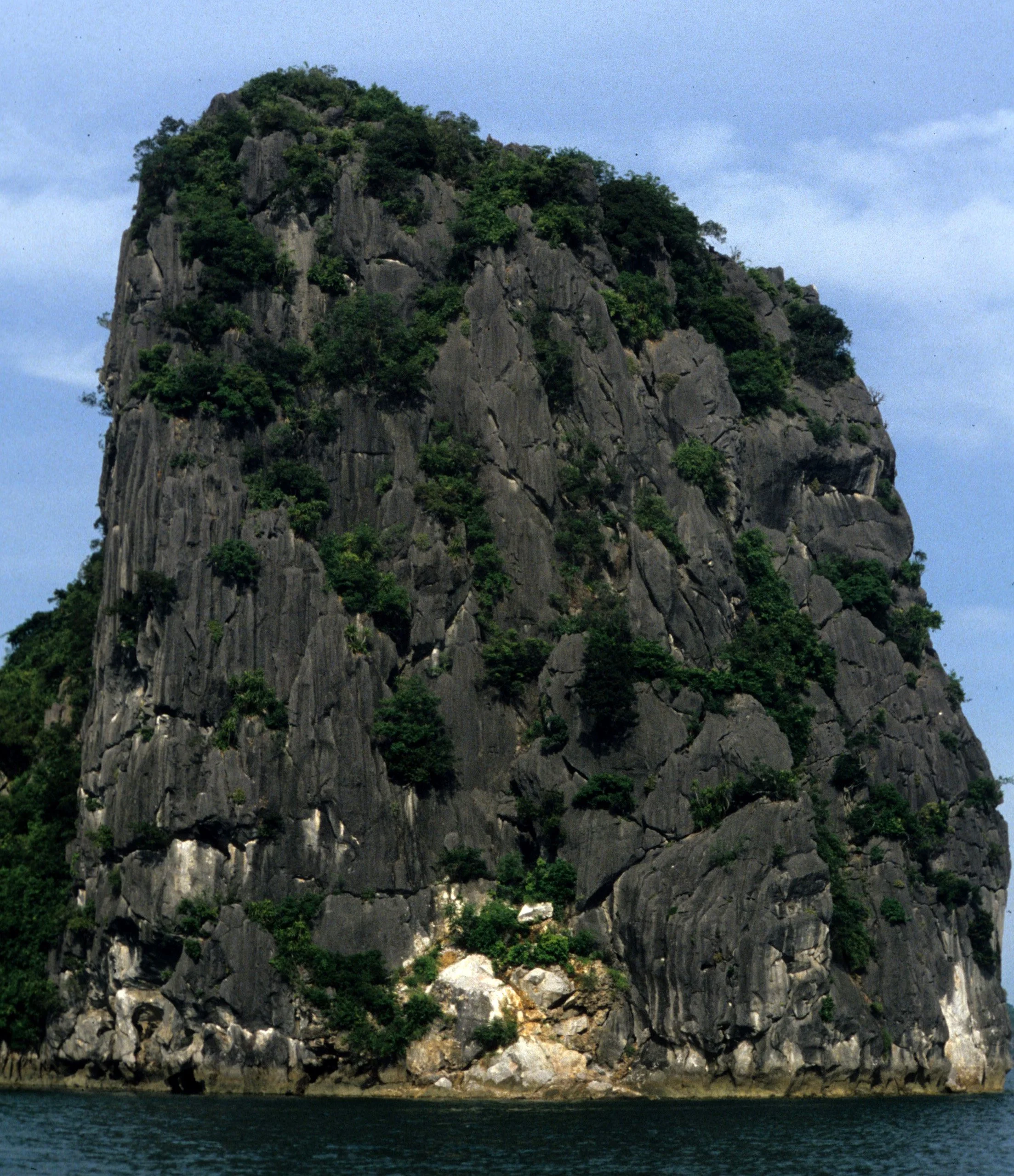 HALONG BAY - KARST LANDSCAPES (2).jpg