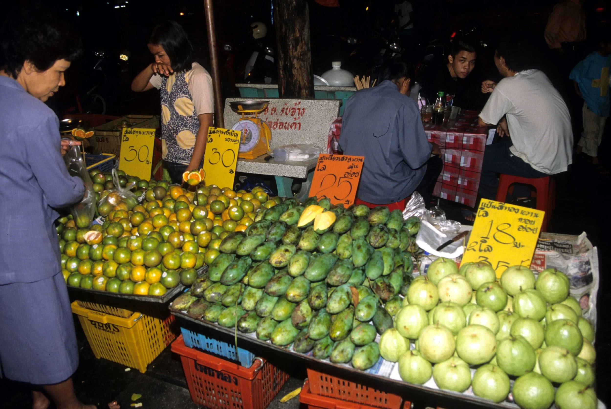 2004 Nakhonsithammarat Markets, Monks and Baby Cokie (63).jpg