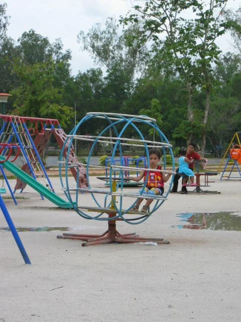 2005 Nakhonsithammarat with Family (77).jpg