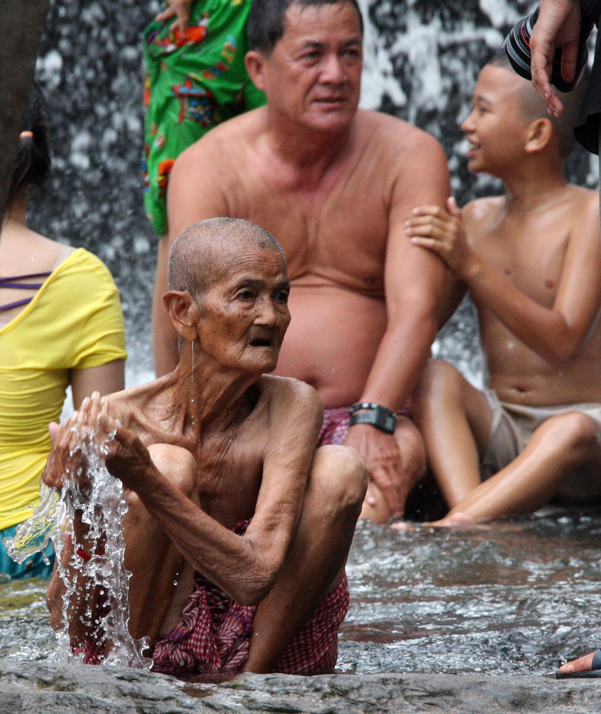 KULEN MOUNTAIN CAMBODIA - 1000 LINGHA RIVER (56).JPG