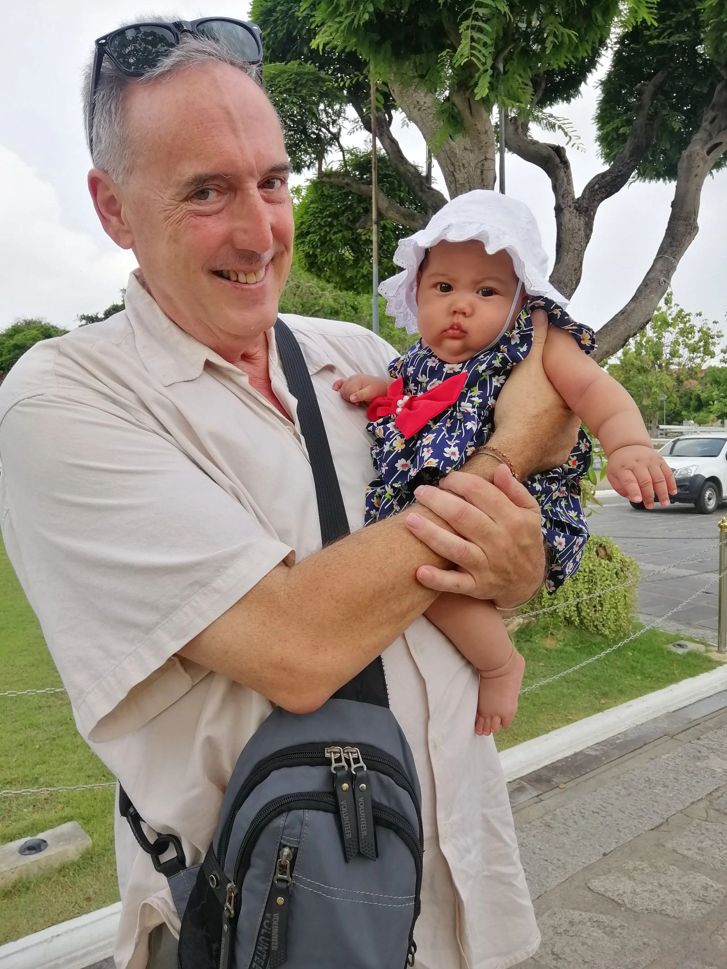 2020 Wat Arun with Liana, Cokie and Gift (18).jpg