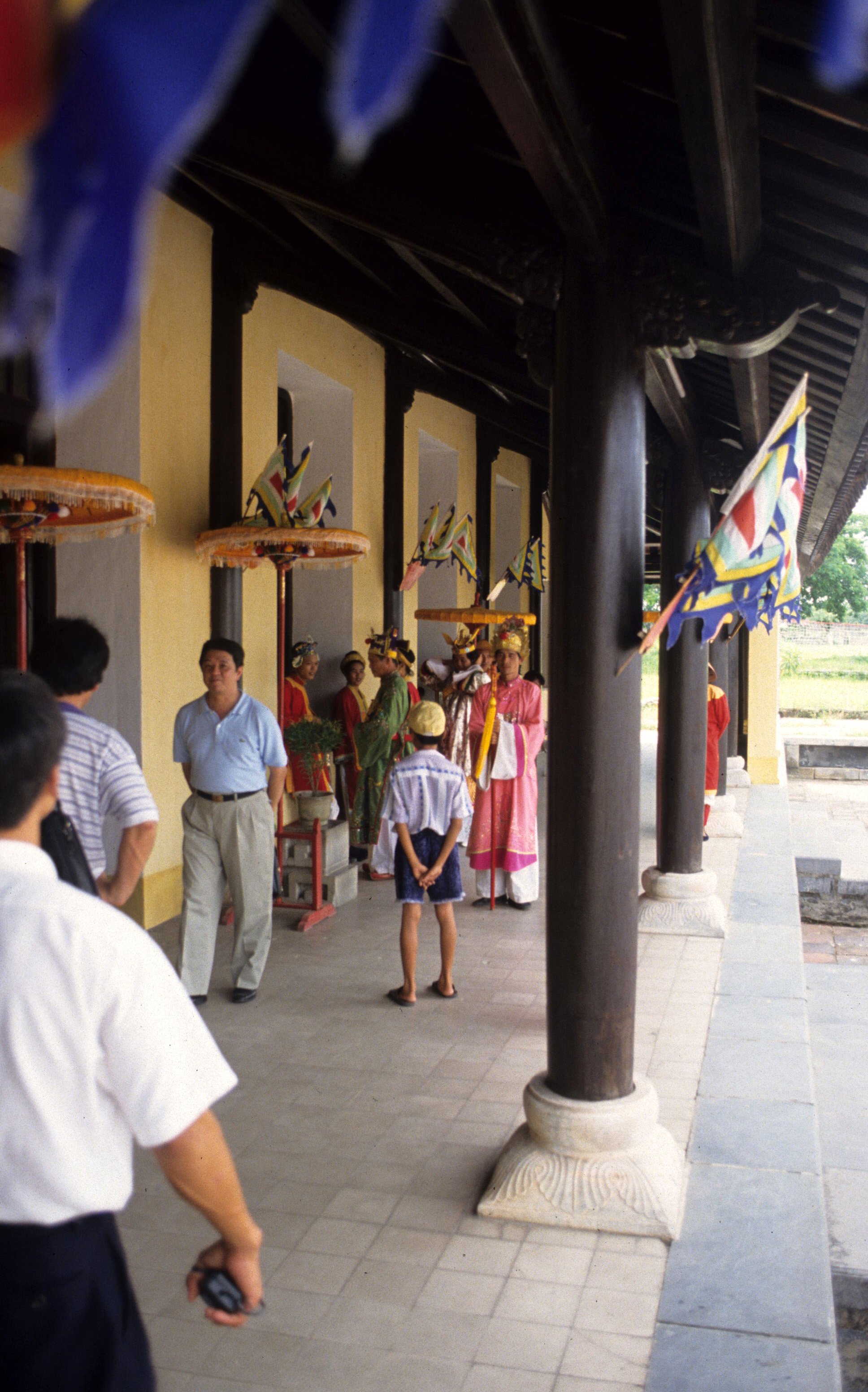 HUE - IMPERIAL PALACE COSTUMES.jpg