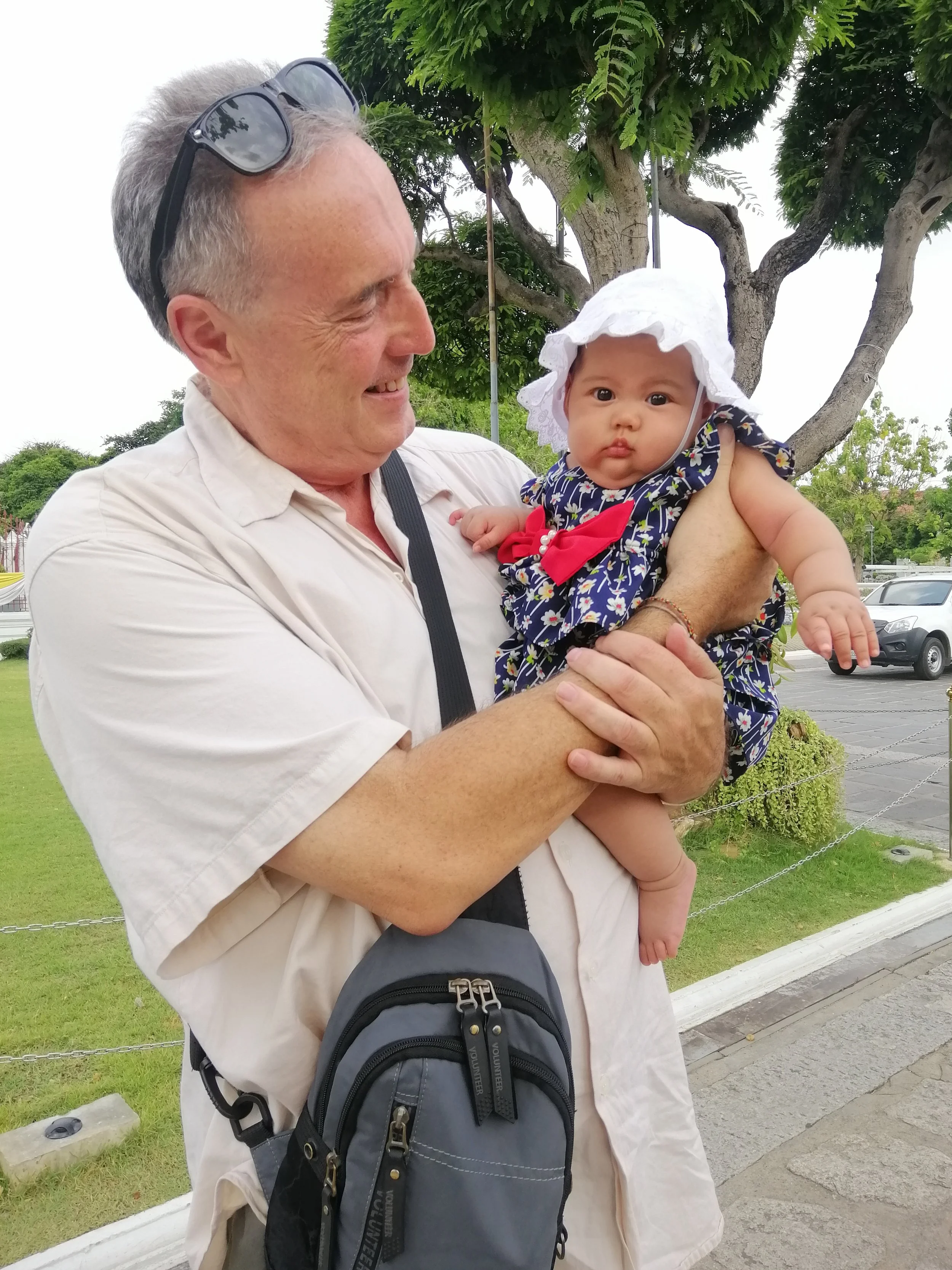 2020 Wat Arun with Liana, Cokie and Gift (17).jpg
