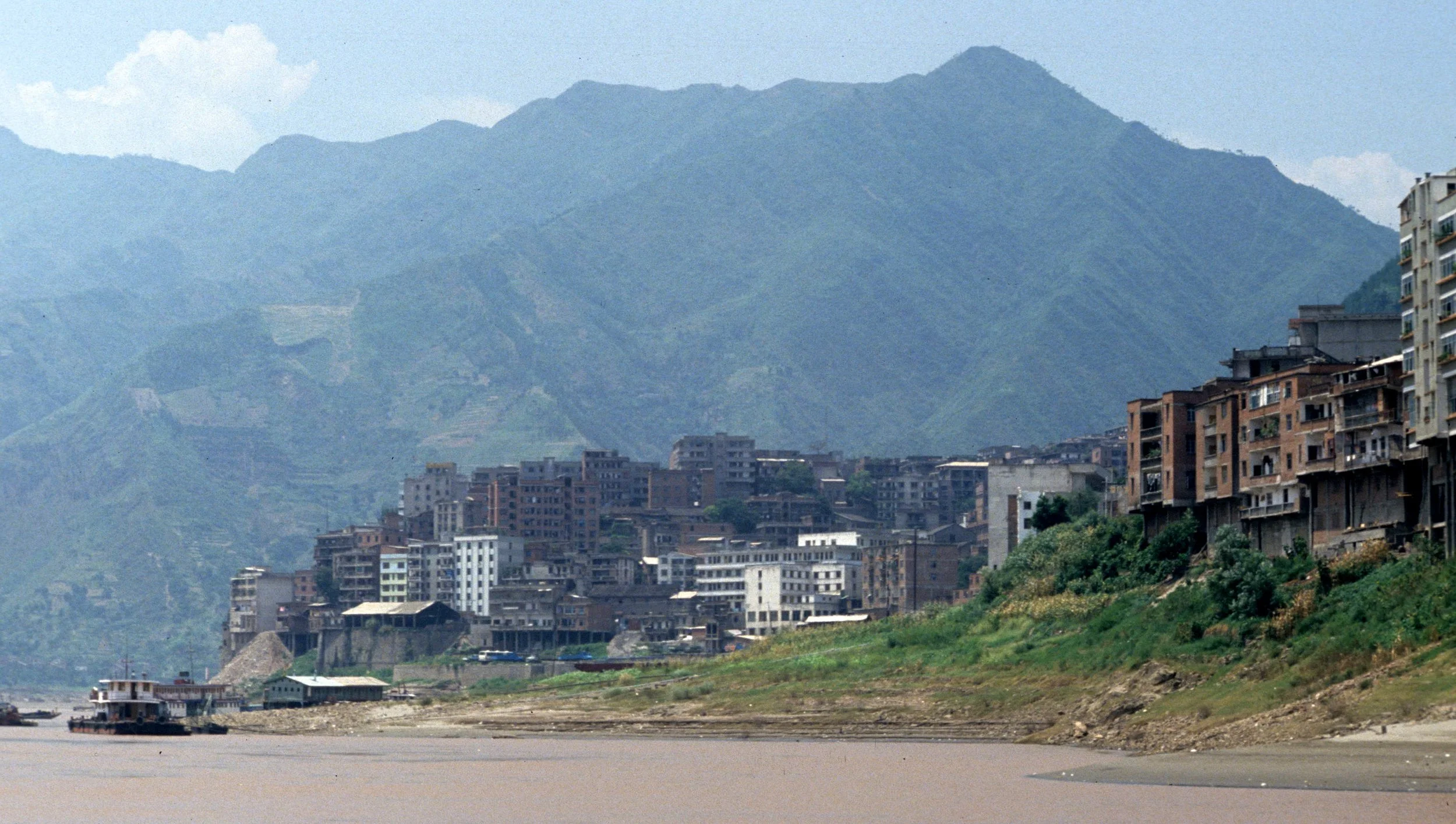 YANGTZE RIVER - SCENERY AND EVENTS (7).jpg