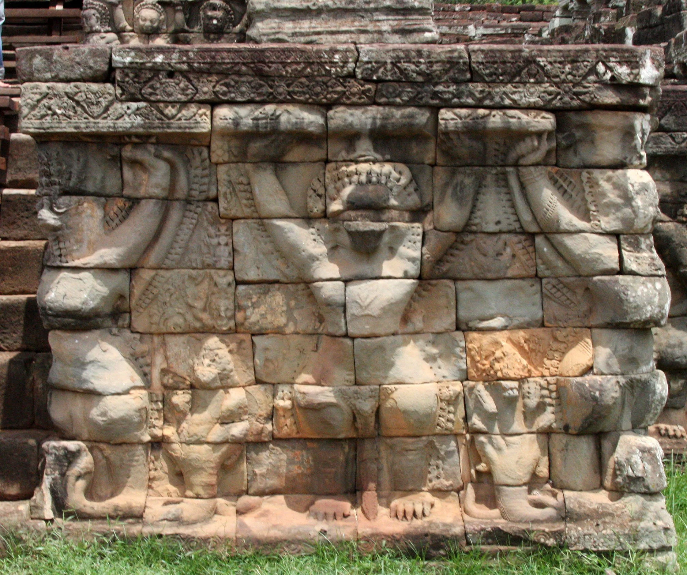 ELEPHANT TERRACE - CAMBODIA - JULY 2010 (6).JPG