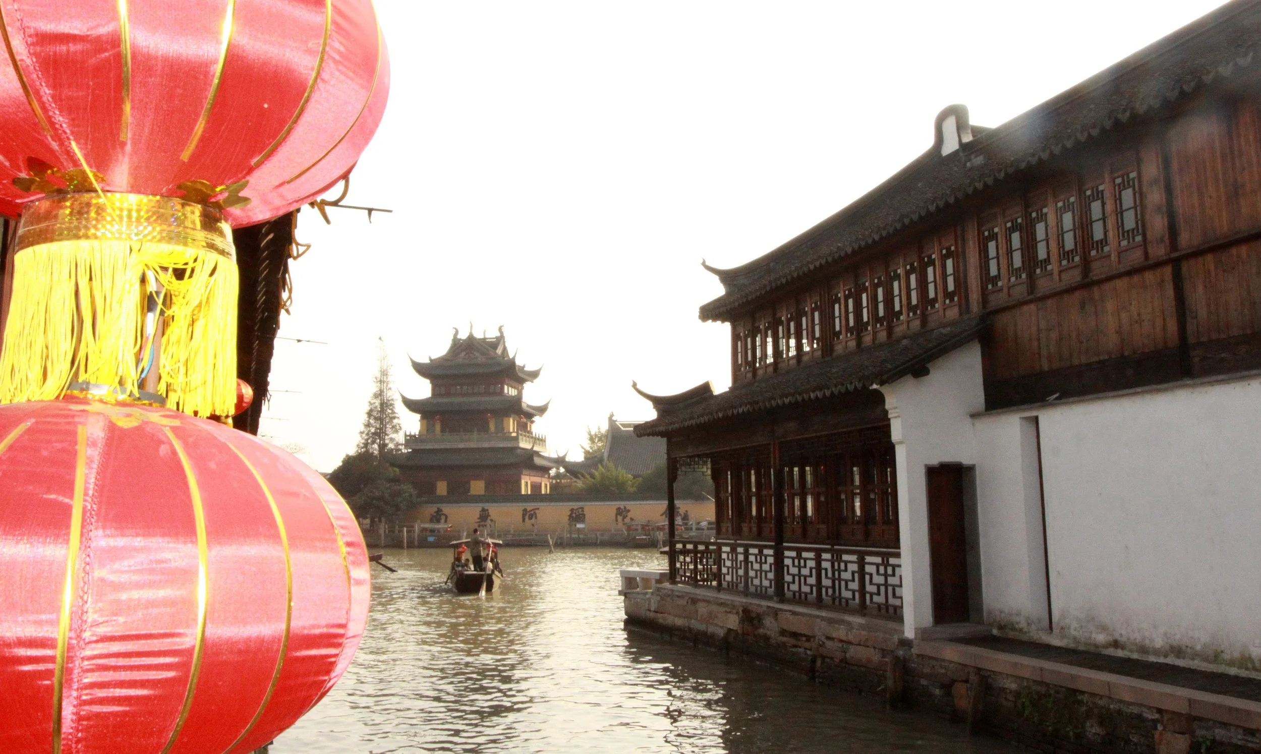 ZHUJIAJIAO WATER TOWN - NOVEMBER 20 2011 (17).JPG