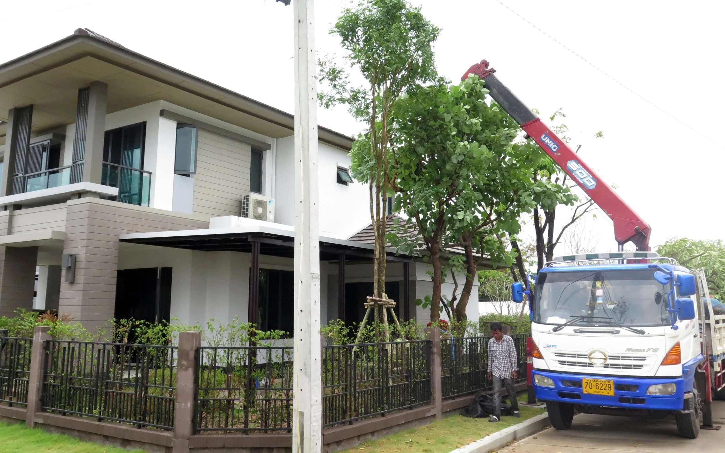2013 Nonthaburi Setthasiri House and Nonthaburi Neighborhood (29).JPG