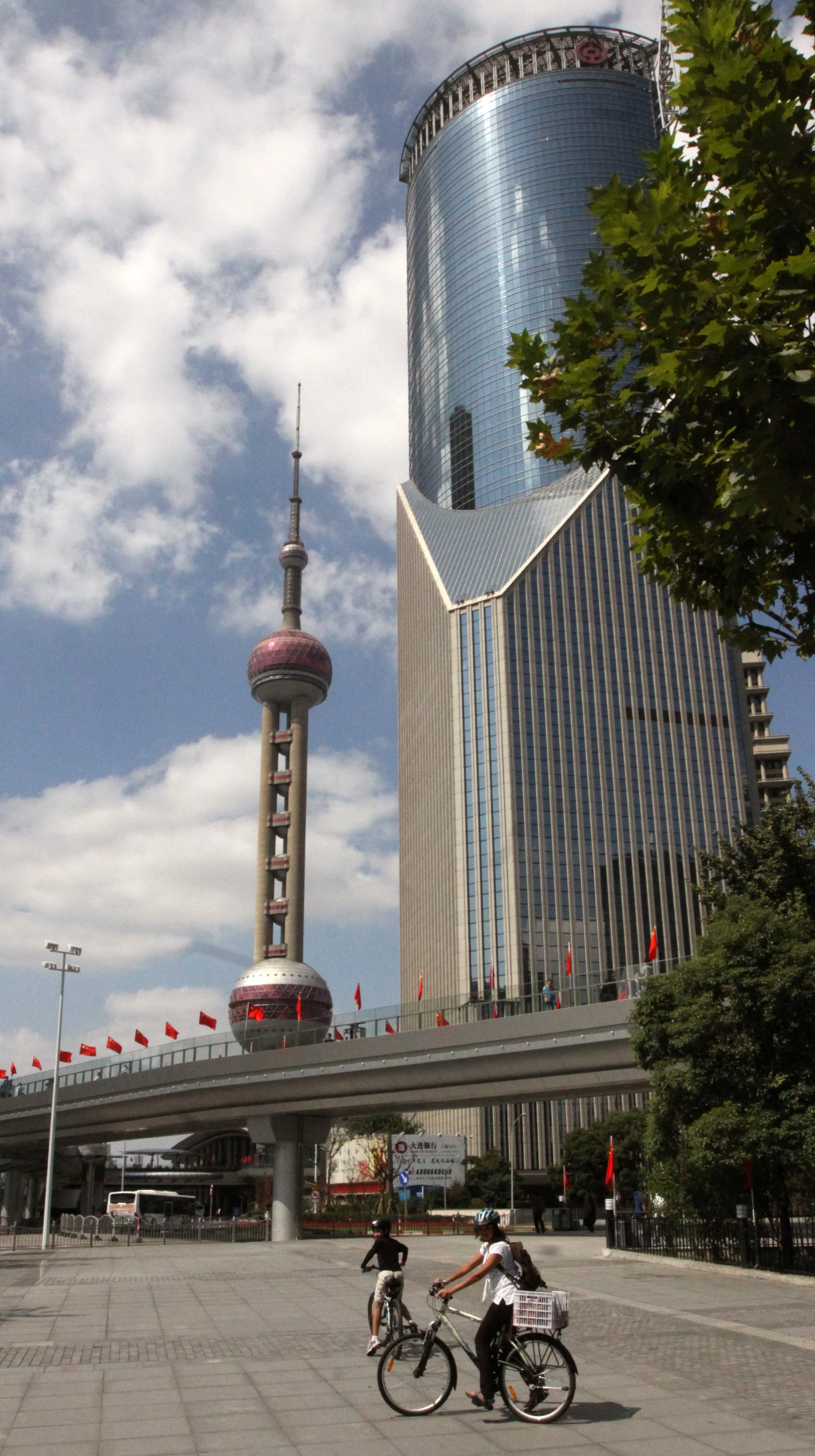 BIKE RIDE TO LIUJIAZUE PUDONG - NATIONAL HOLIDAY OCTOBER 2011 (40).JPG