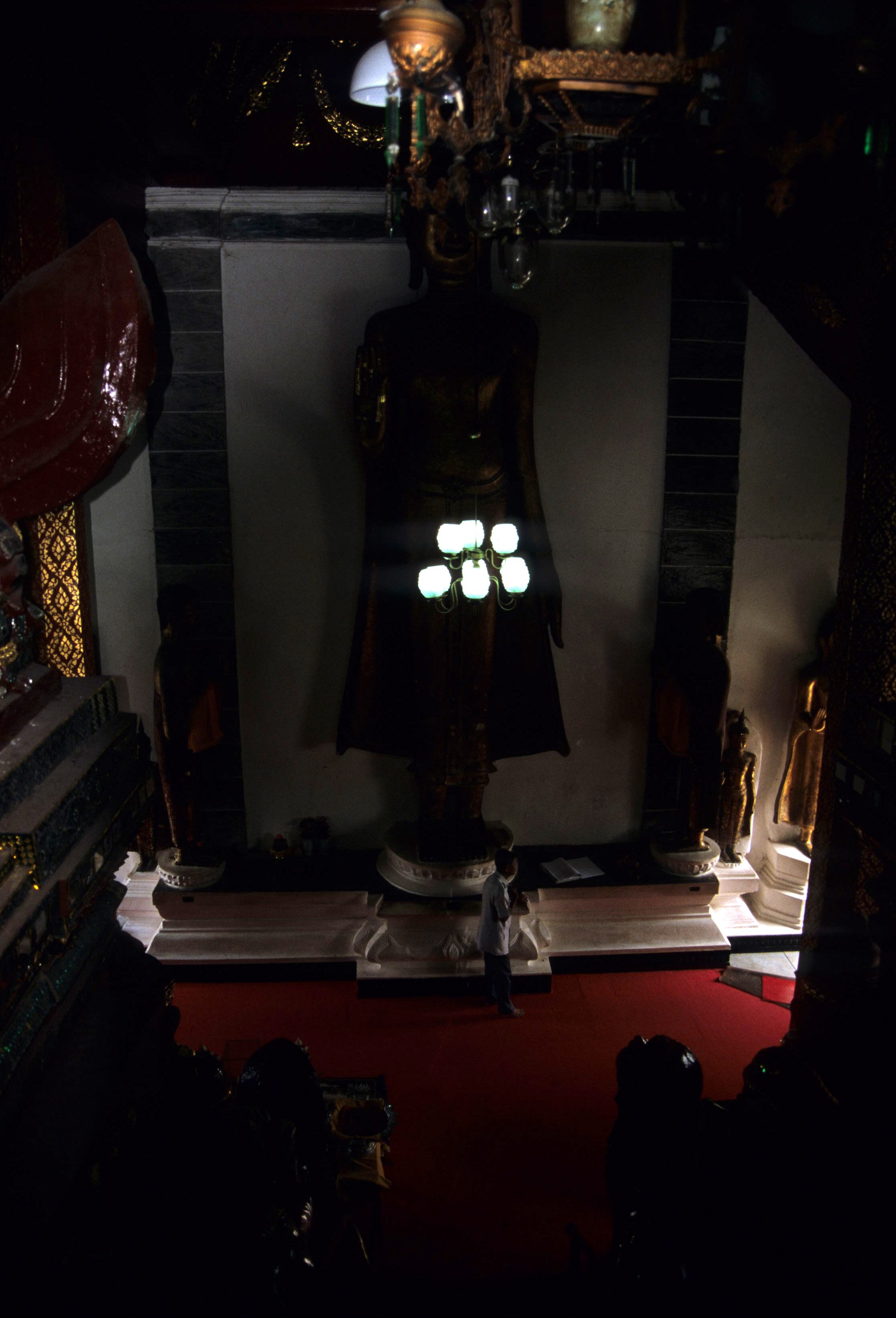 2004 Nakhonsithammarat Markets, Monks and Baby Cokie (111).jpg