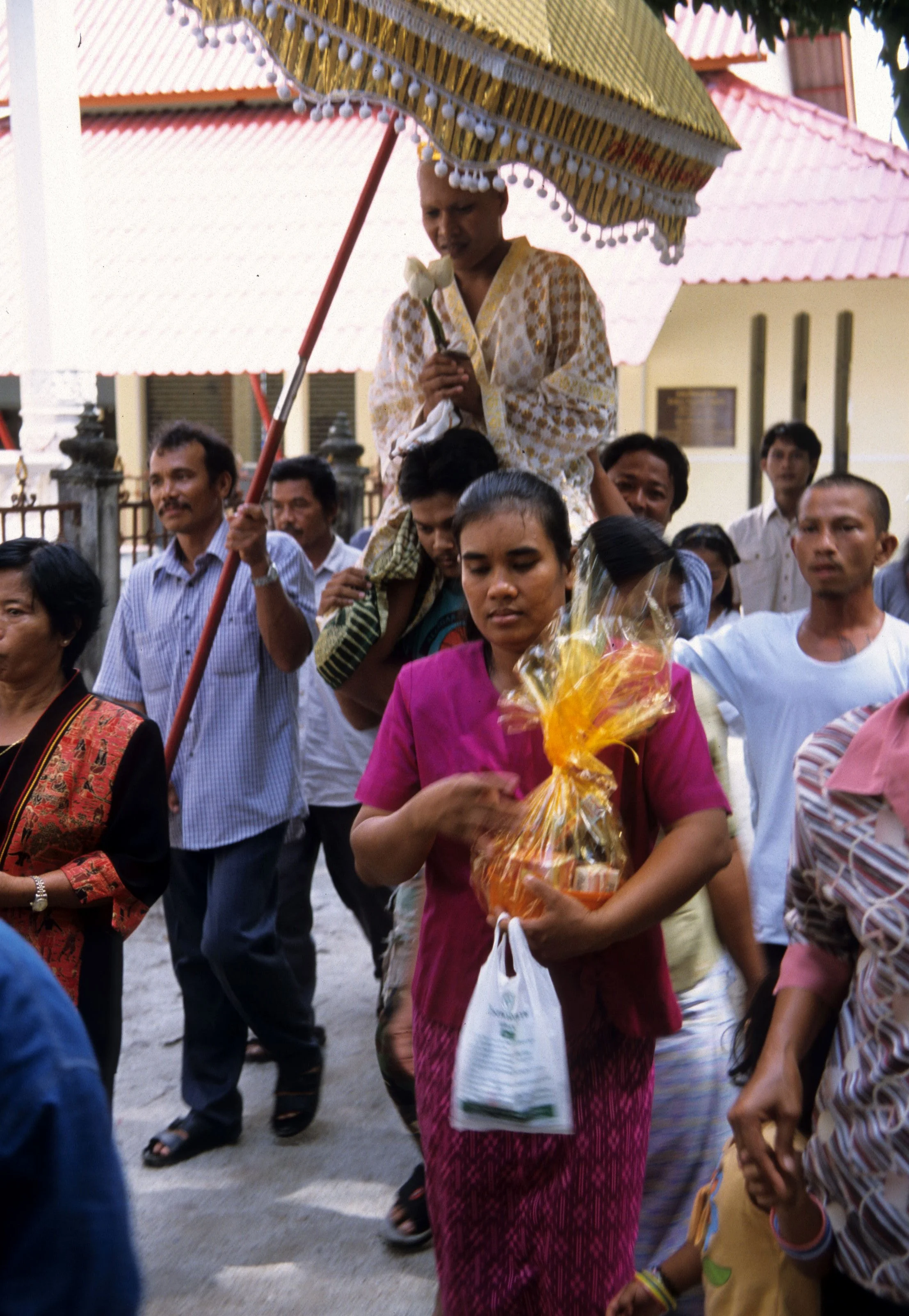 2004 Nakhonsithammarat Markets, Monks and Baby Cokie (26).jpg