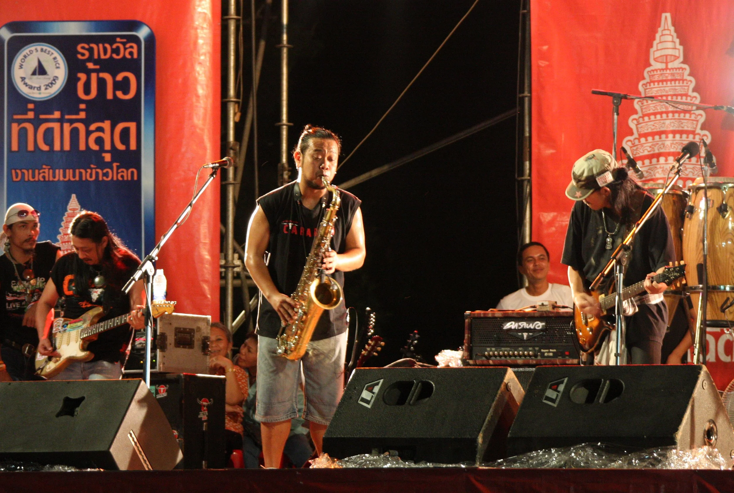 2010-7-18 CARRABAO CONCERT IN NAKHONSITHAMMARAT (71).JPG