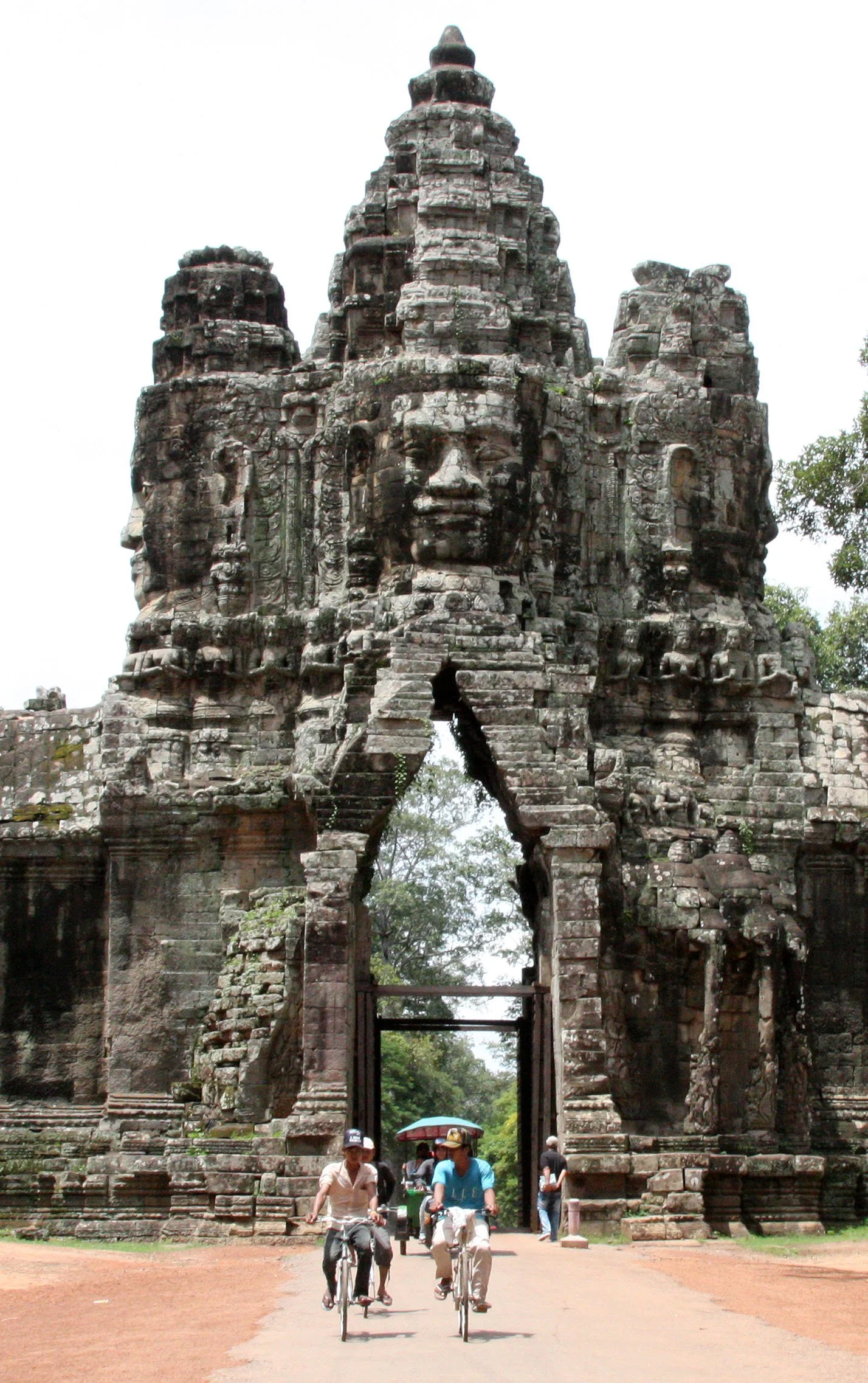 BAYON TEMPLE CAMBODIA - JULY 2010 (2).JPG