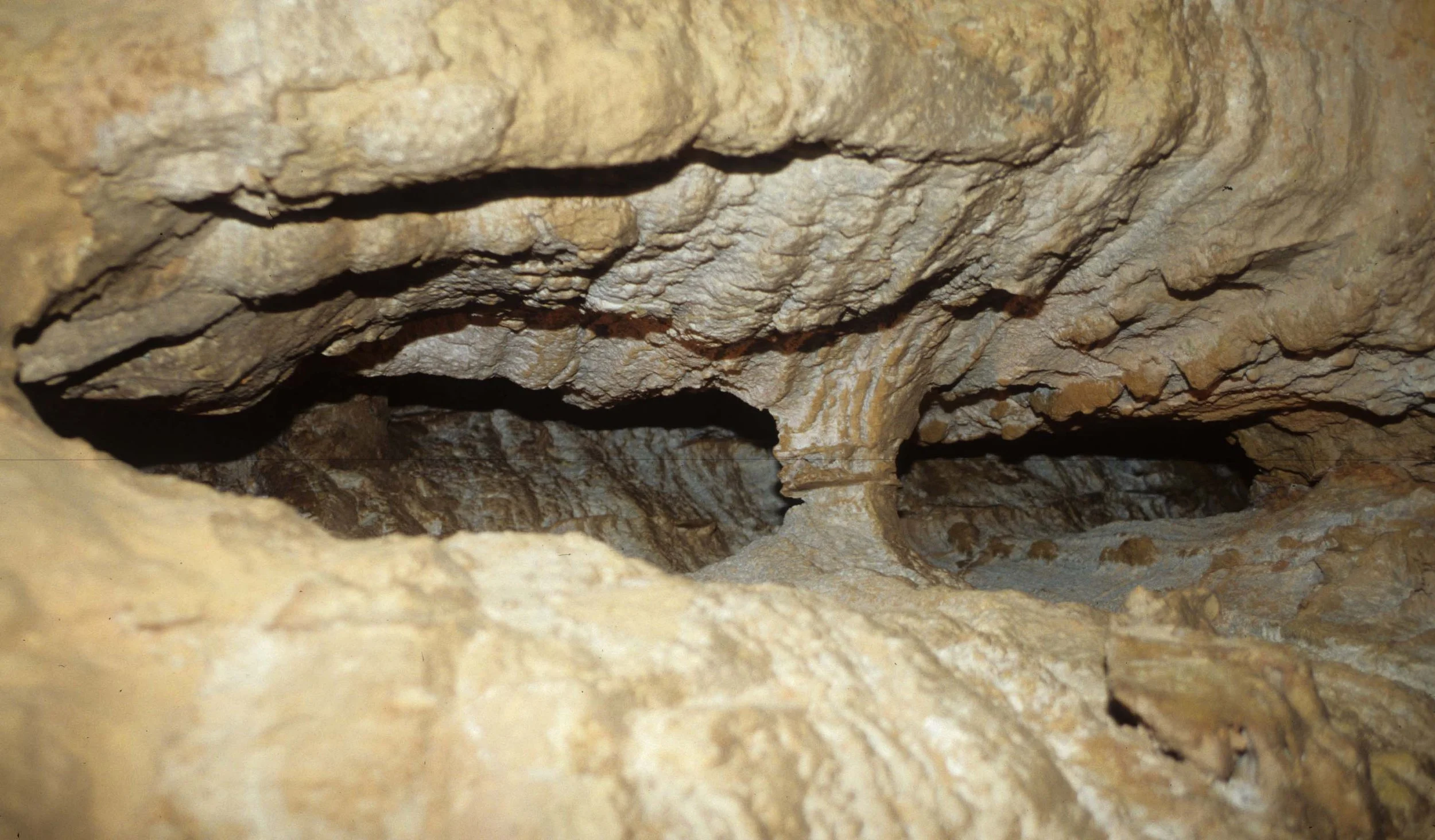 GREAT PLAINS - CAVE OF THE WINDS F.jpg