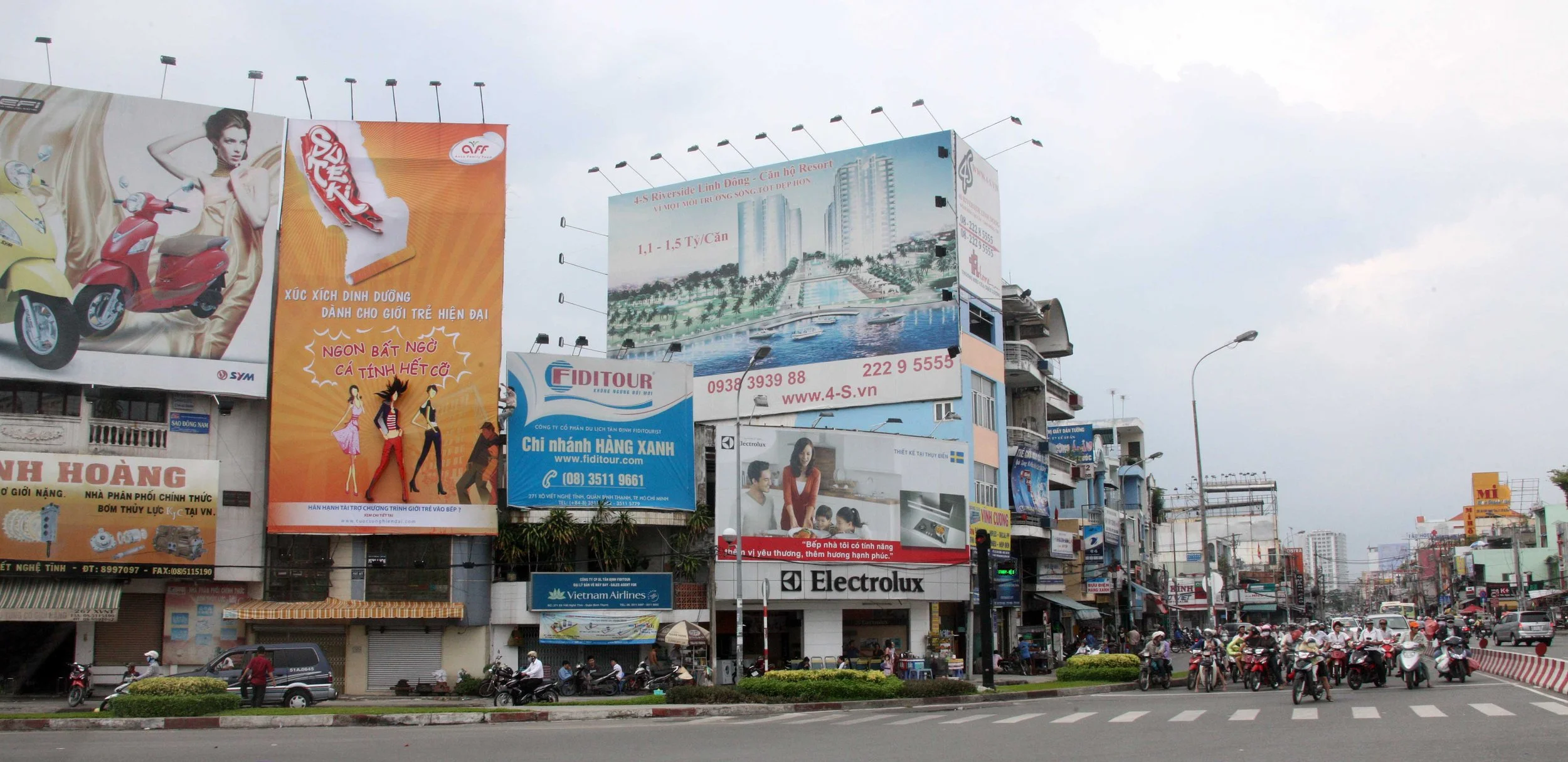 SAIGON VIET NAM - AND OUTSKIRTS OF TOWN (28).JPG