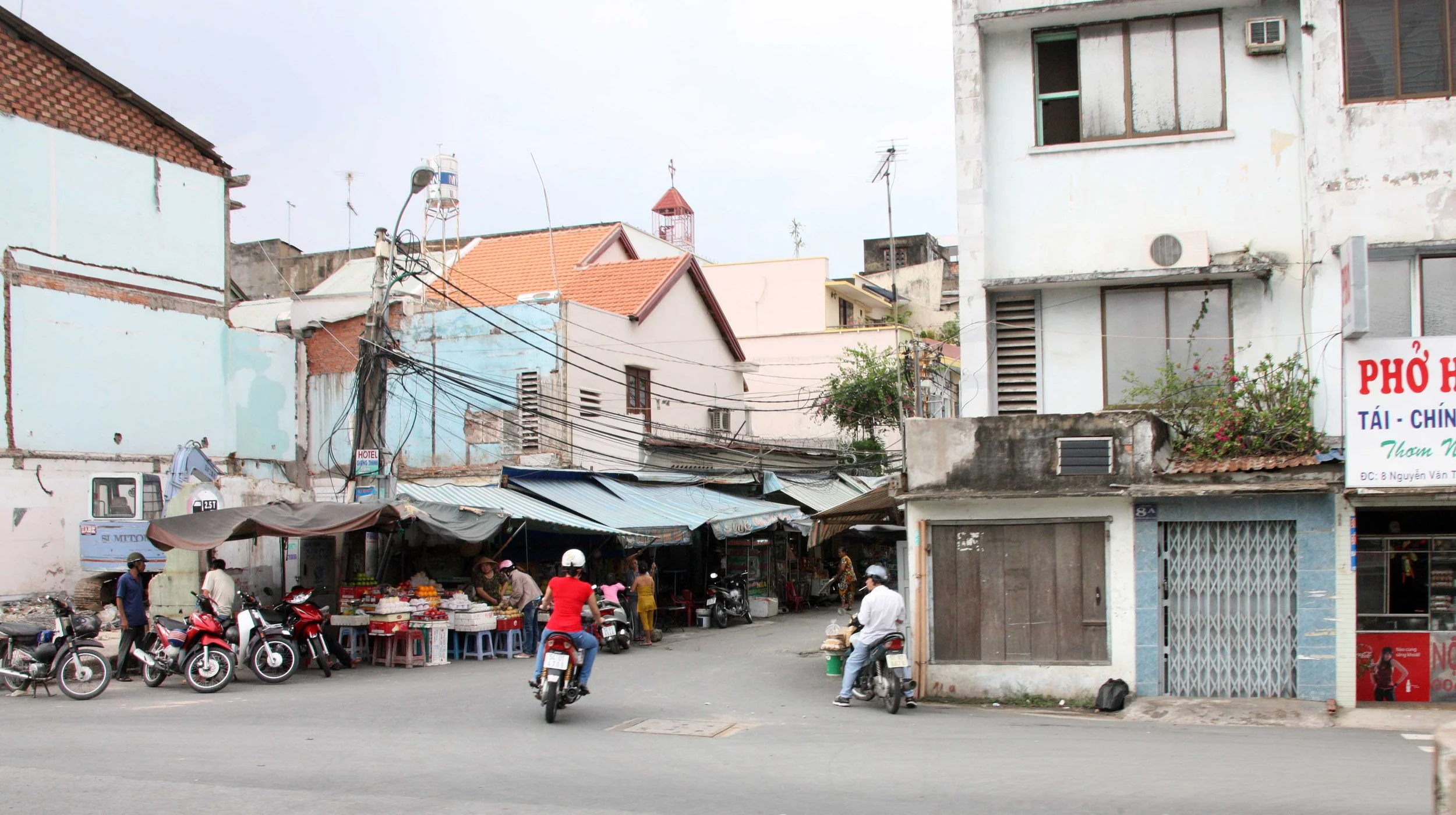 SAIGON VIET NAM - AND OUTSKIRTS OF TOWN (49).JPG
