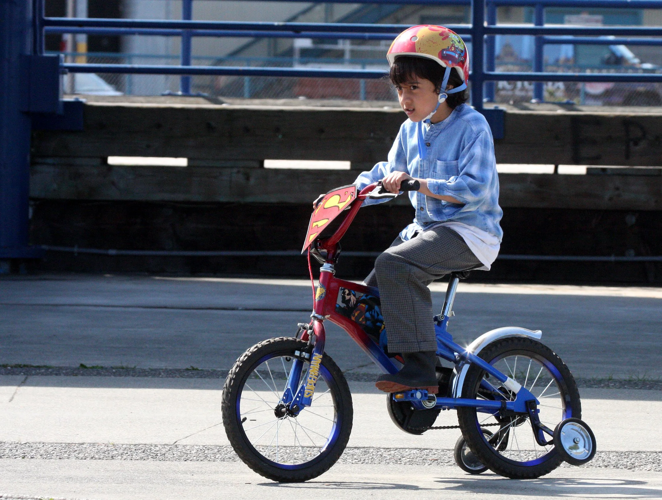 2009-5-24 COKIE RIDING THE PIER IN PA (3).JPG