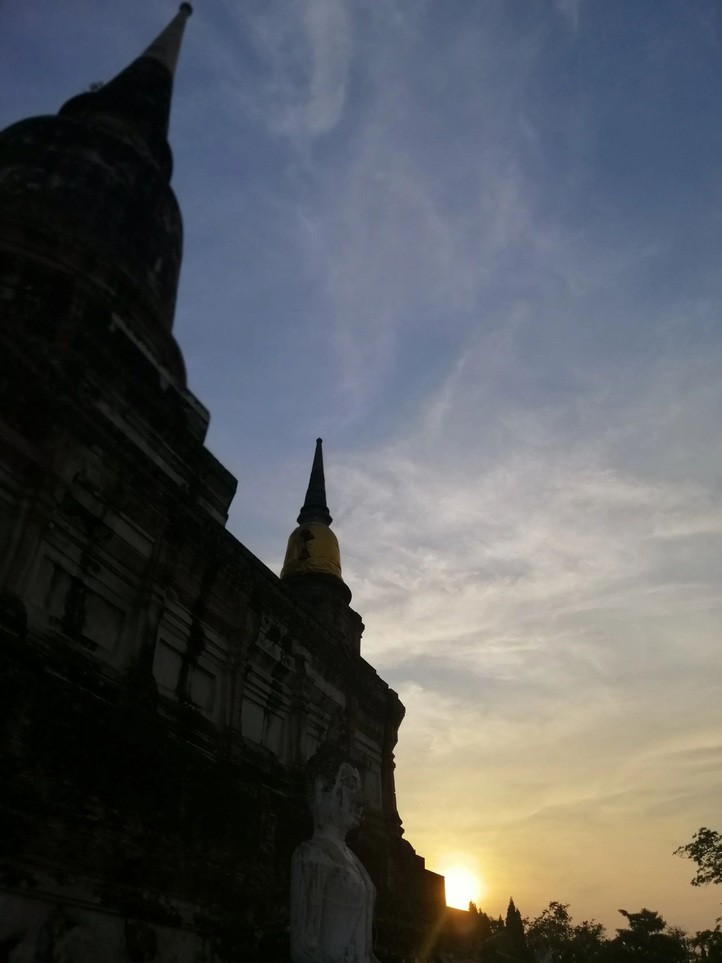 2018 Ayutthaya Pics with Gift in Traditional Dress (37).jpg